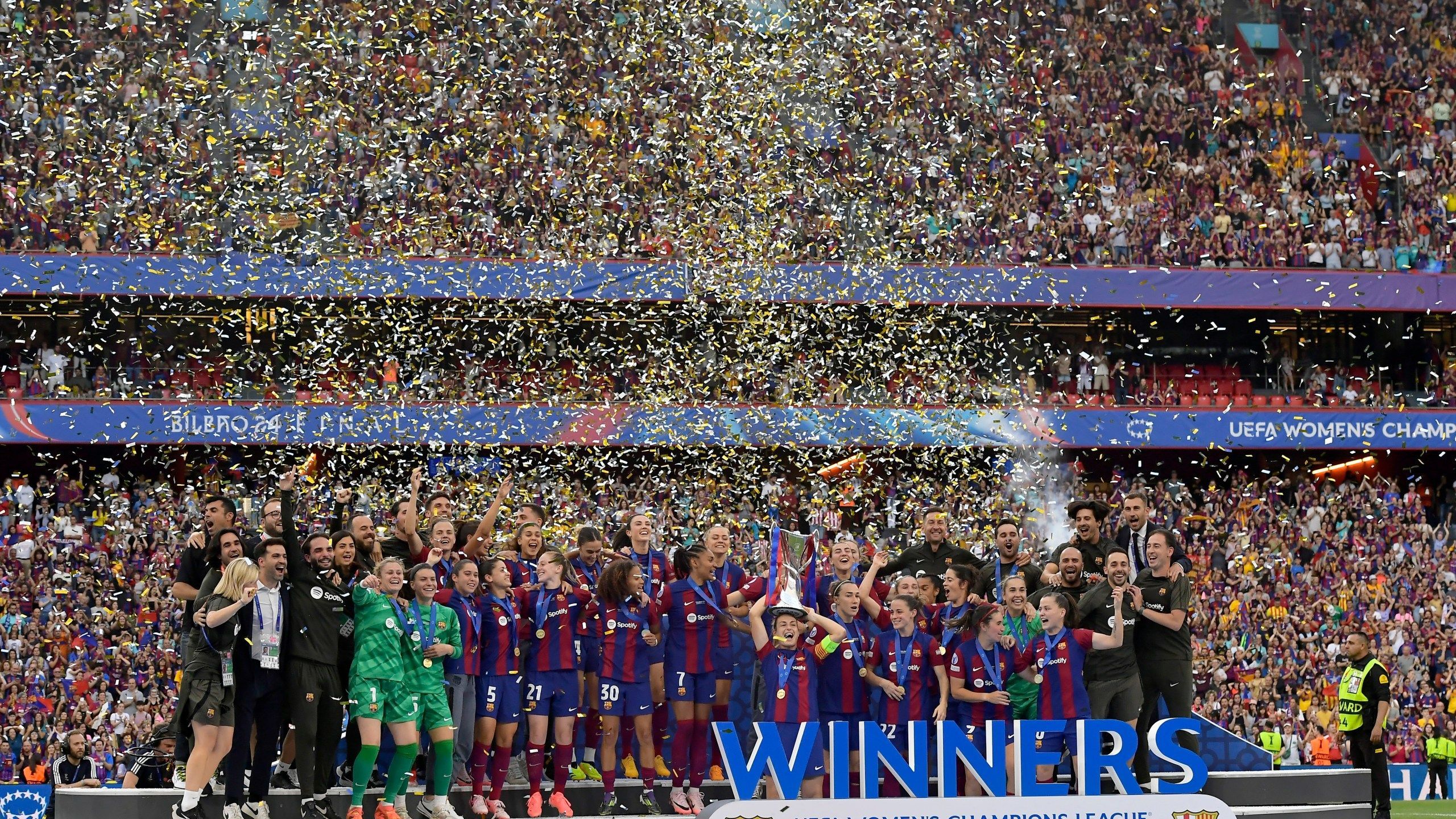 2560x1440 Champions League trophy