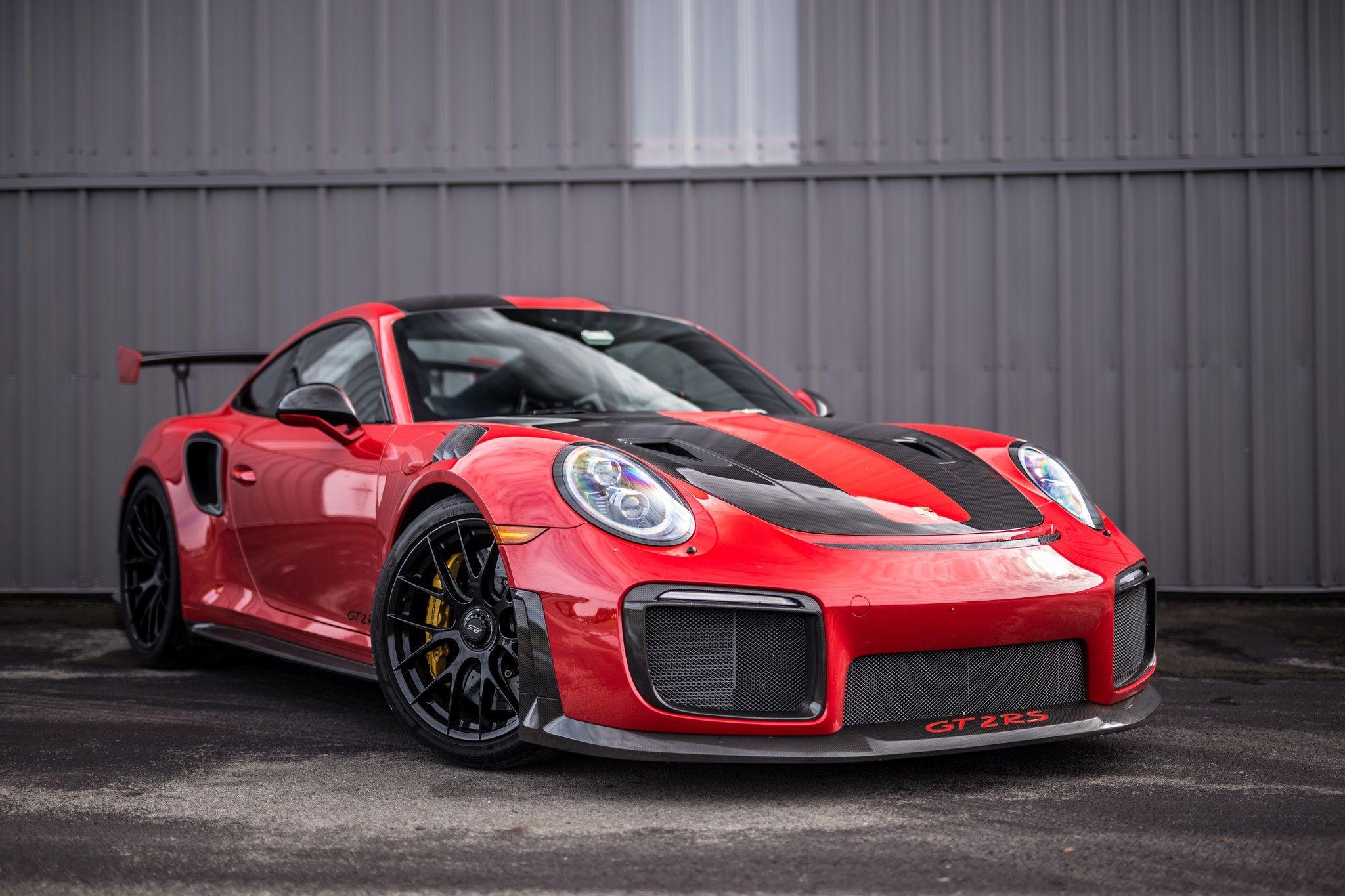 Porsche 911 red