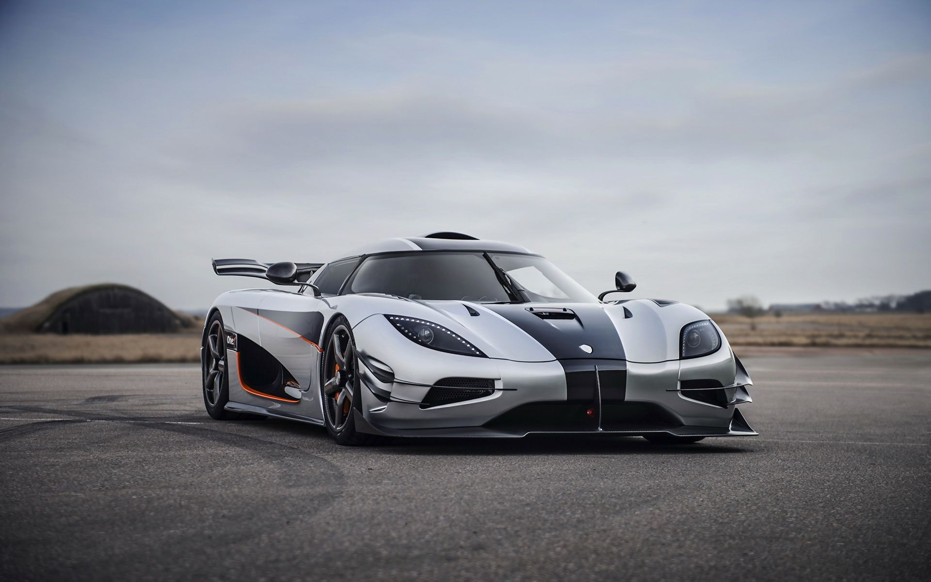 1920x1200 White Sport Car Wallpaper​