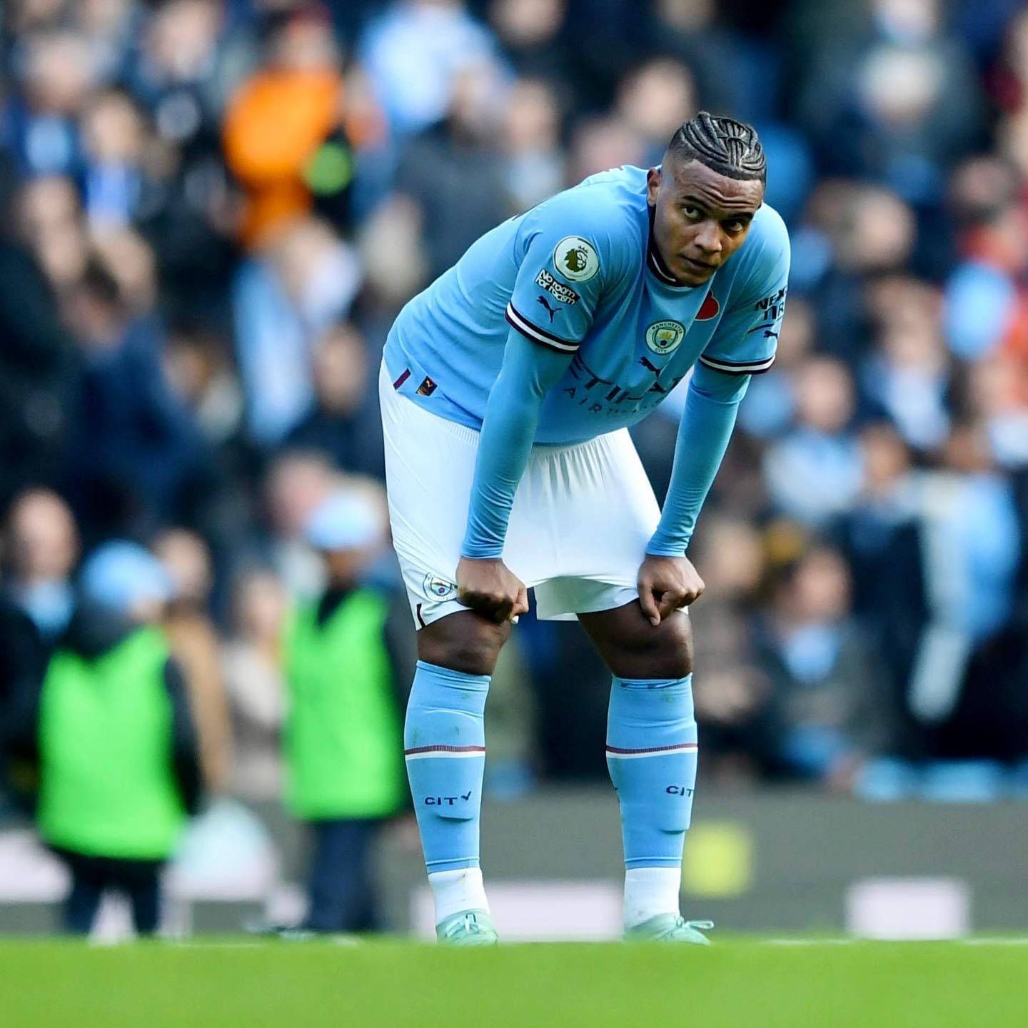 1440x1440 Manuel Akanji Hunched Over Wallpaper