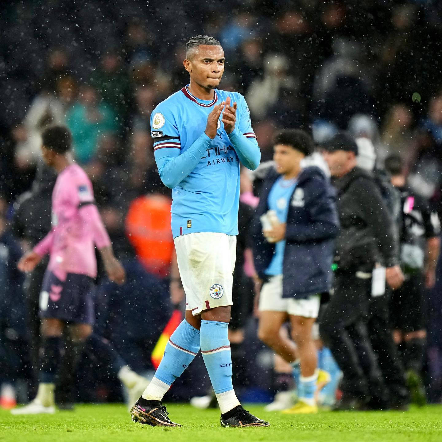 1440x1440 Manuel Akanji Clapping Wallpaper