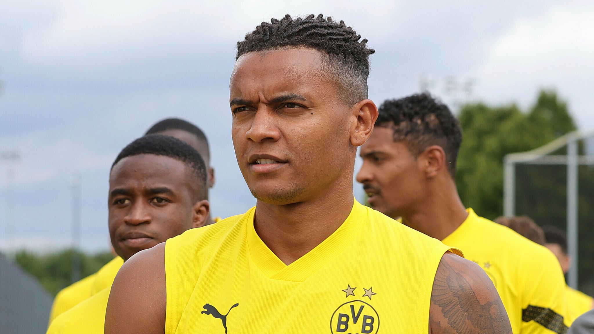 2048x1152 Borussia Dortmund Centre Back