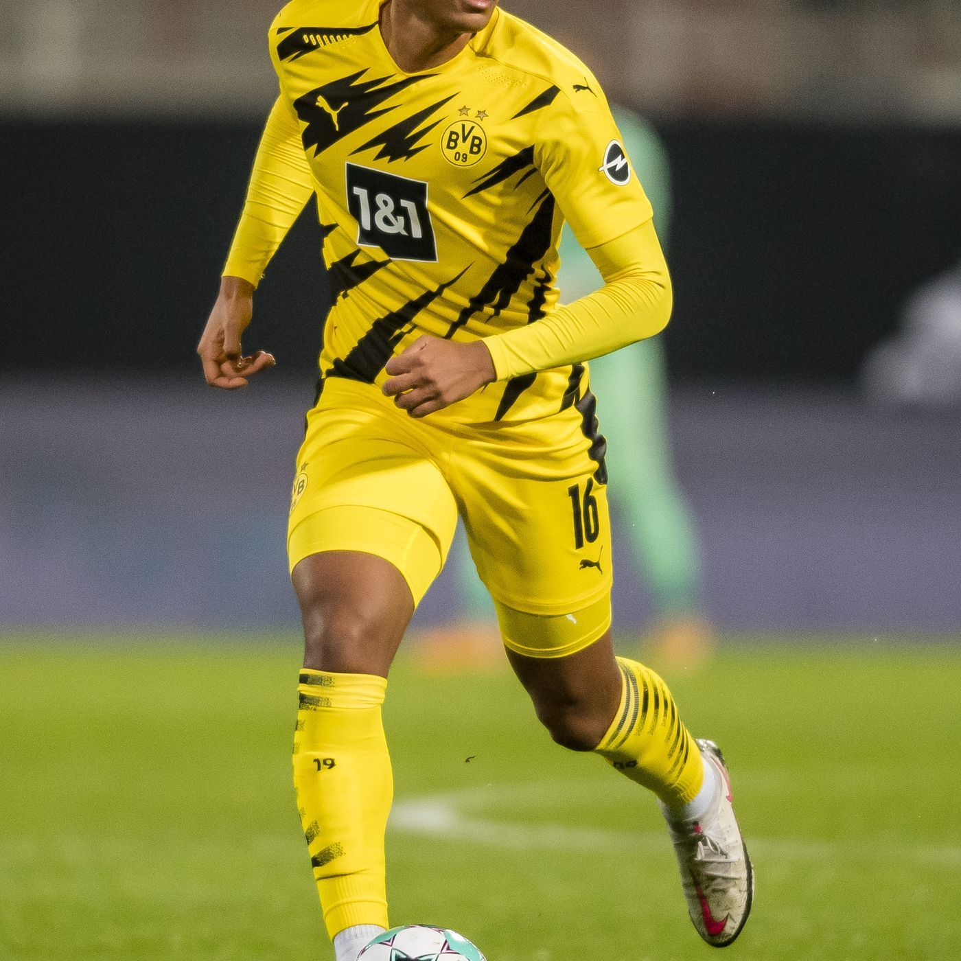 1400x1400 Analyzing Manuel Akanji The Wall