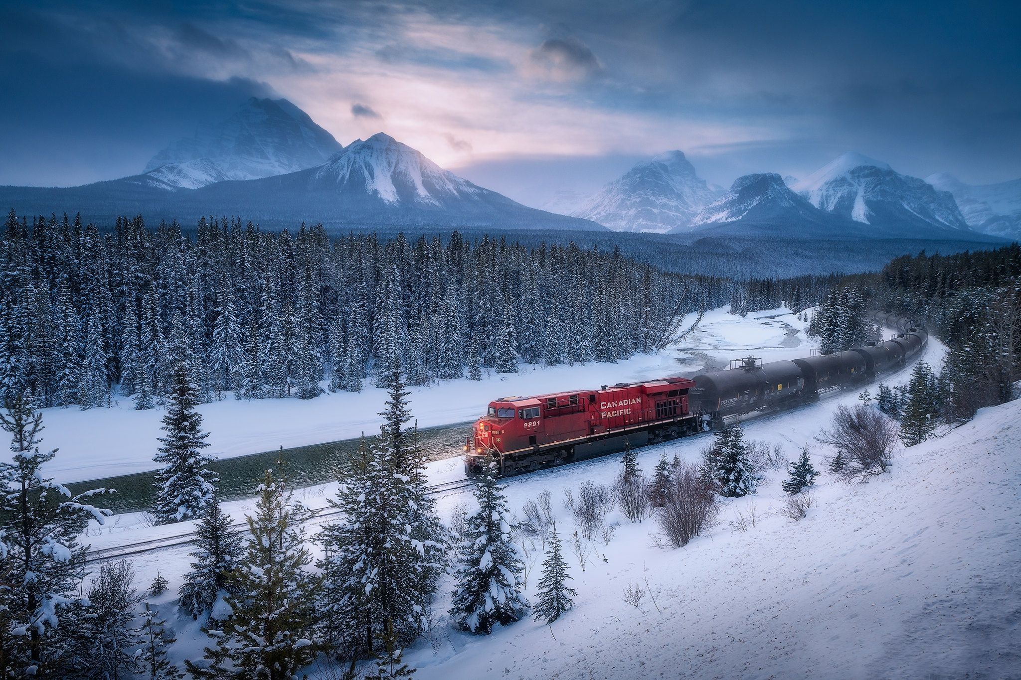 2048x1365 Vehicle Train HD Wallpaper