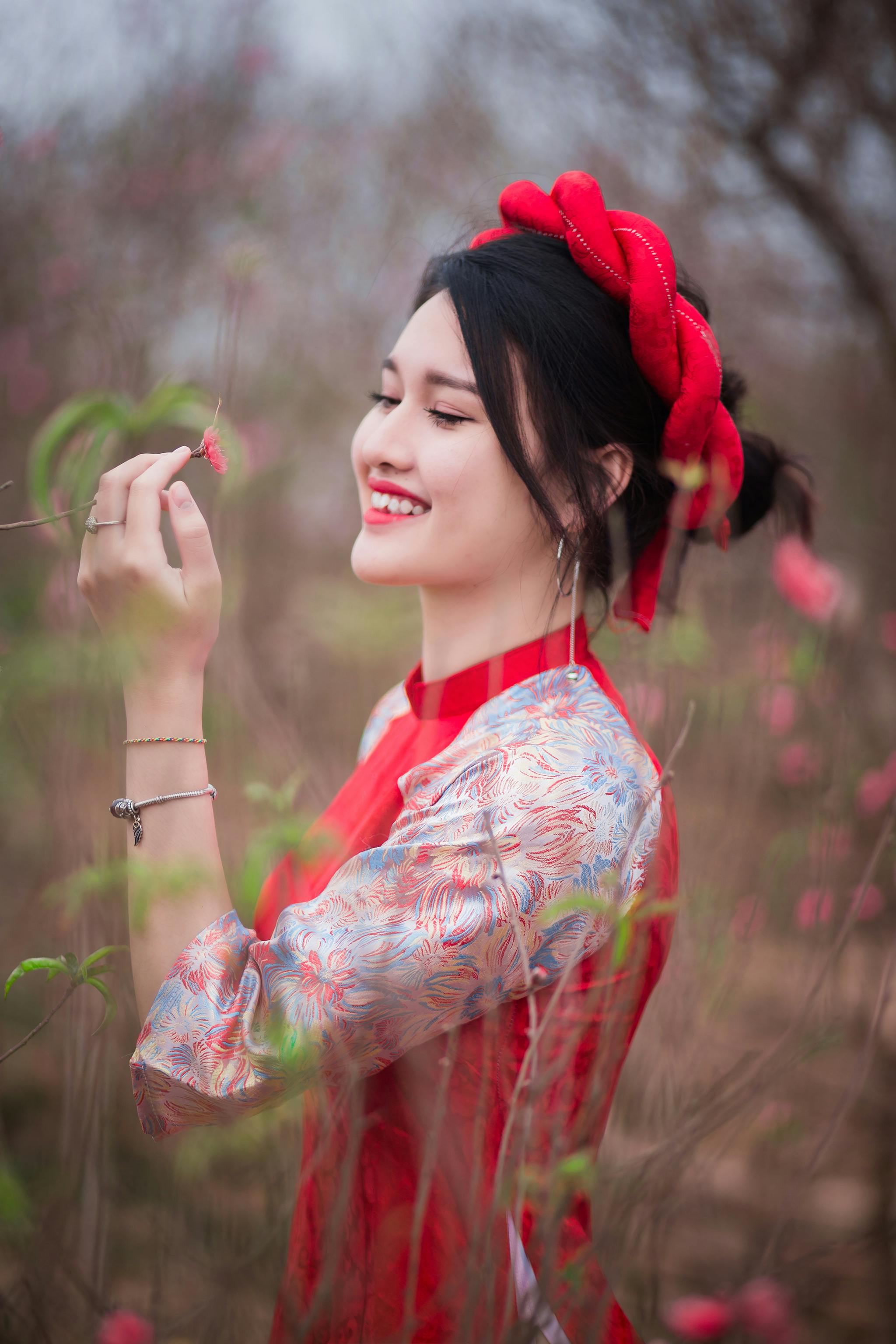 2048x3072 Beautiful Girl Photo, Download