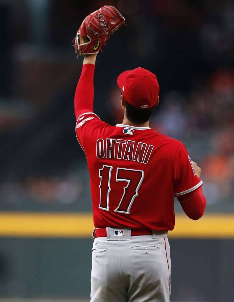 793x1024 Download Shohei Ohtani Catching