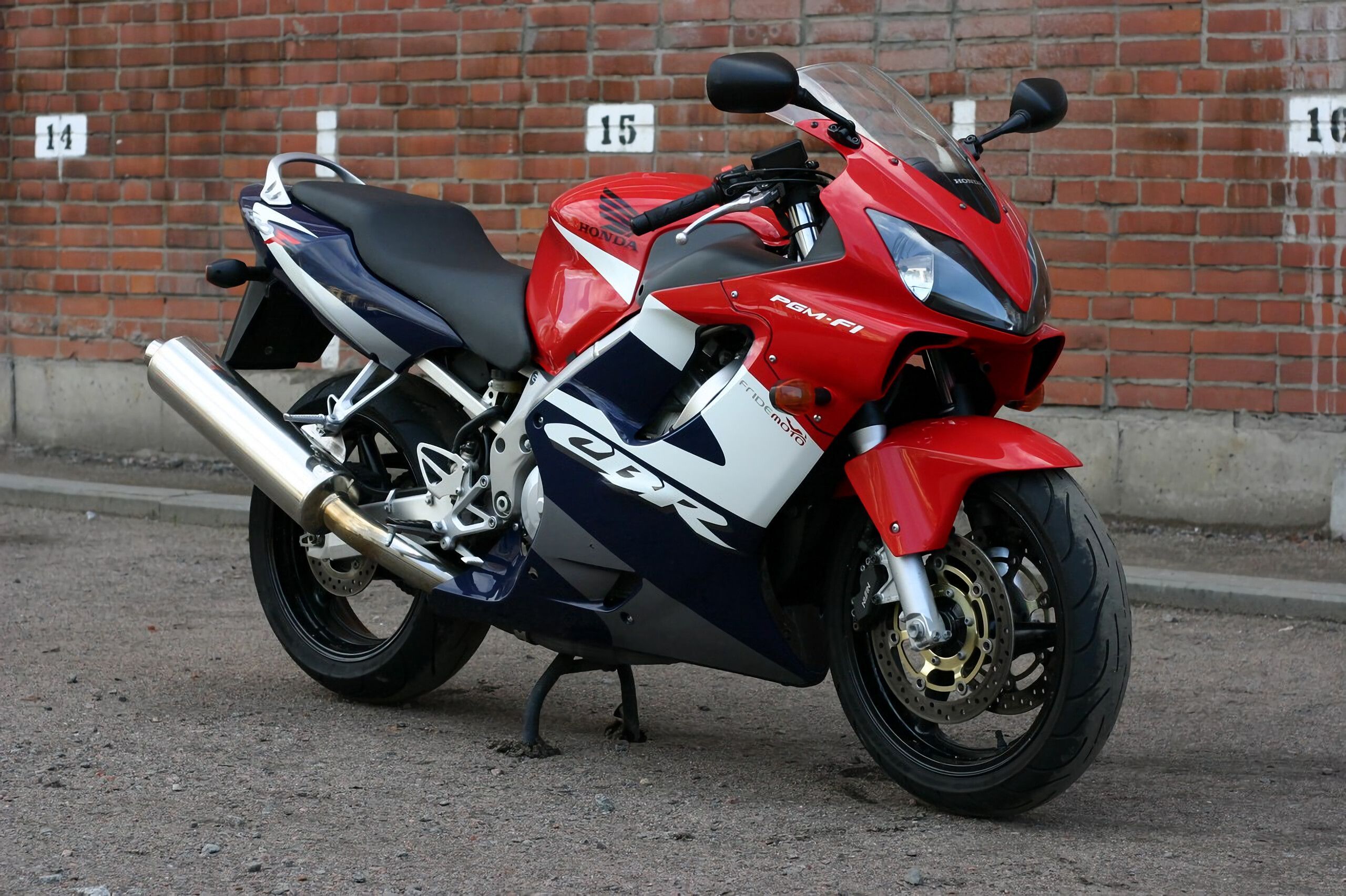 2560x1706 Honda CBR600F Hurricane Wallpaper 12