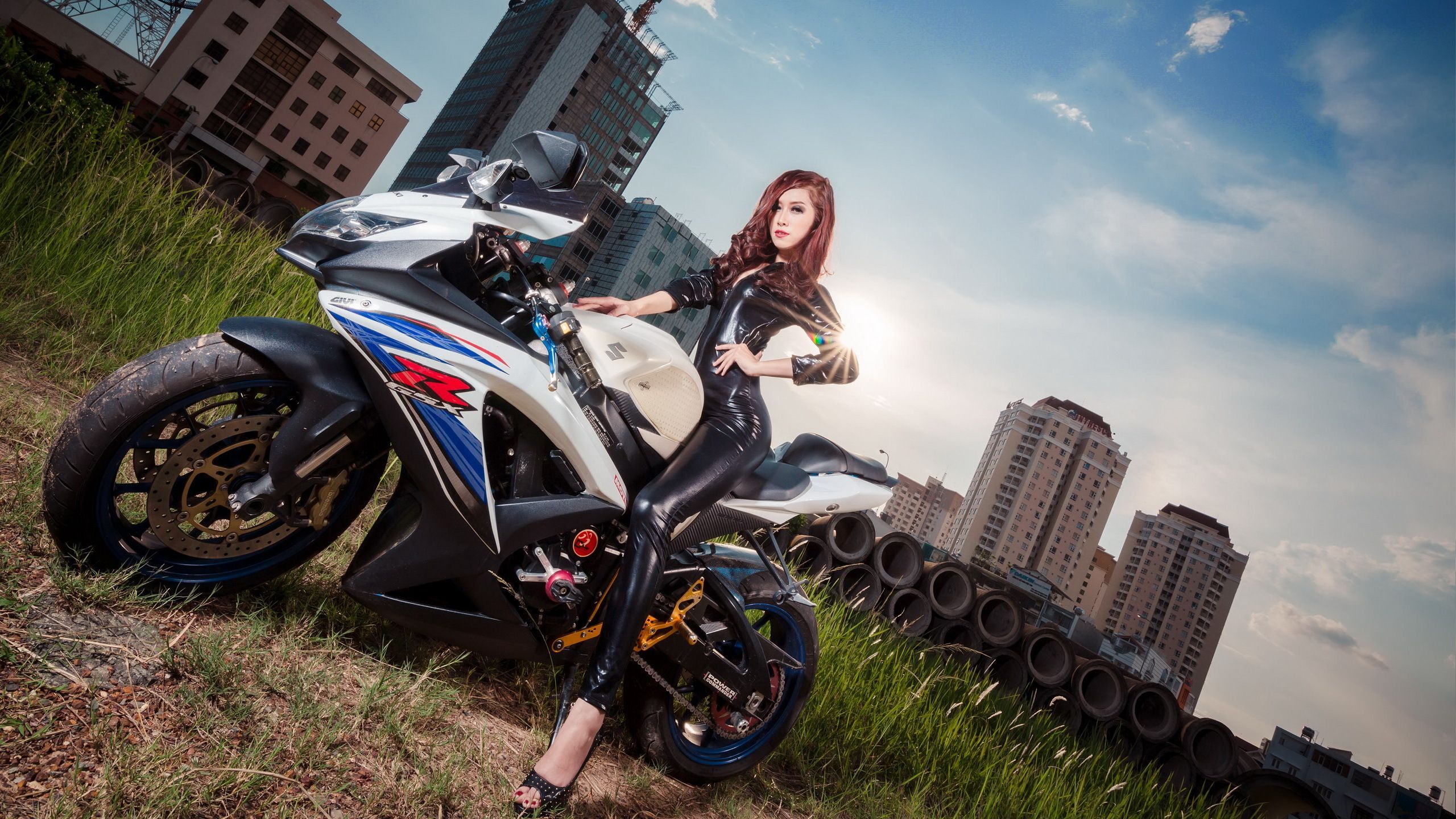 2560x1440 Wallpaper girl, motorcycle, Asian