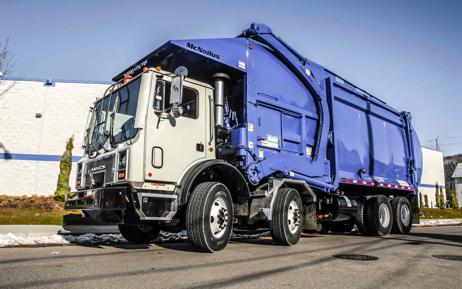 1920x1200 Download An industrial garbage truck