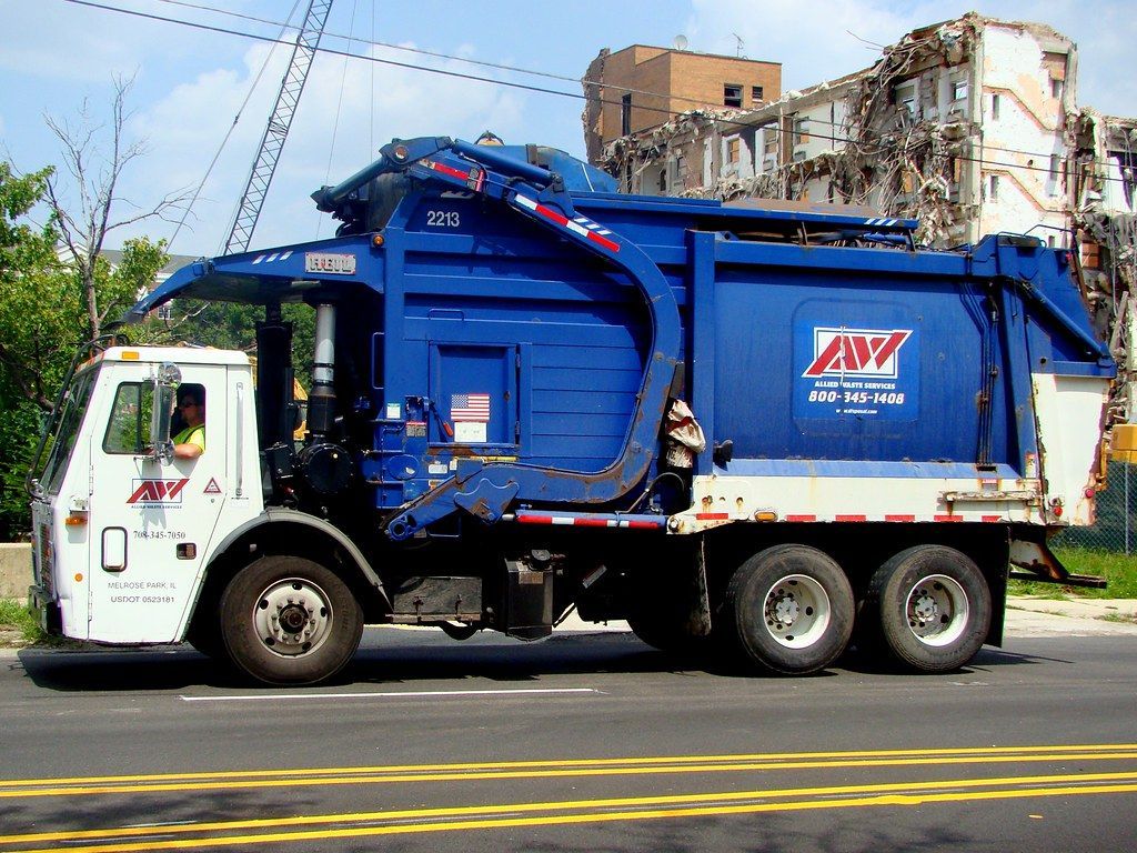 1024x768 AW Garbage Truck