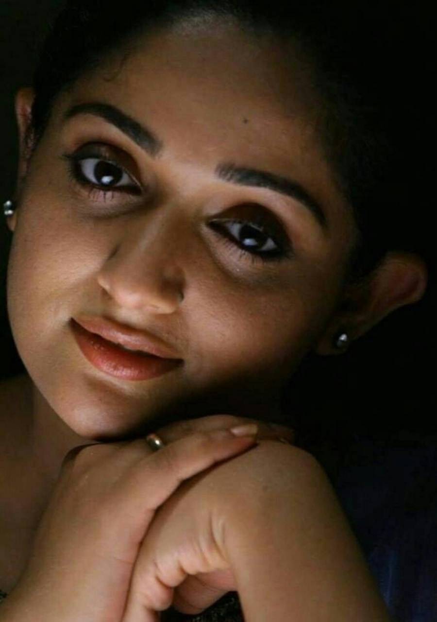 900x1280 Kavya Madhavan Wallpaper