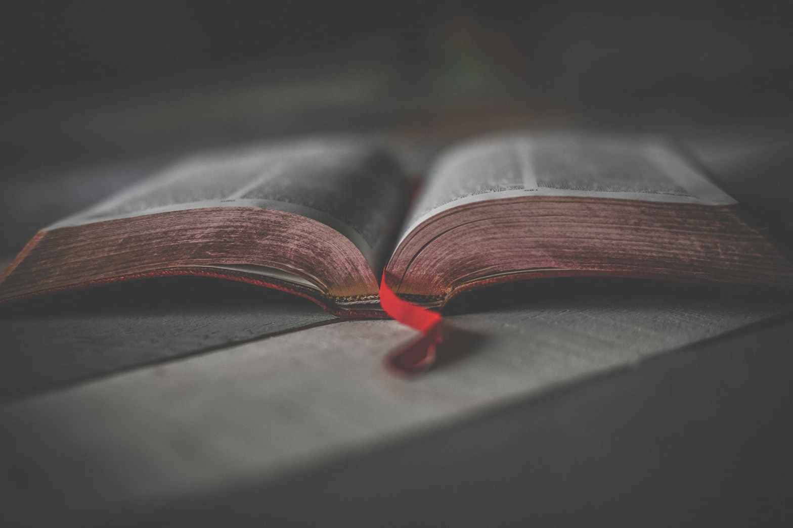 1568x1045 King James Bible Wallpaper