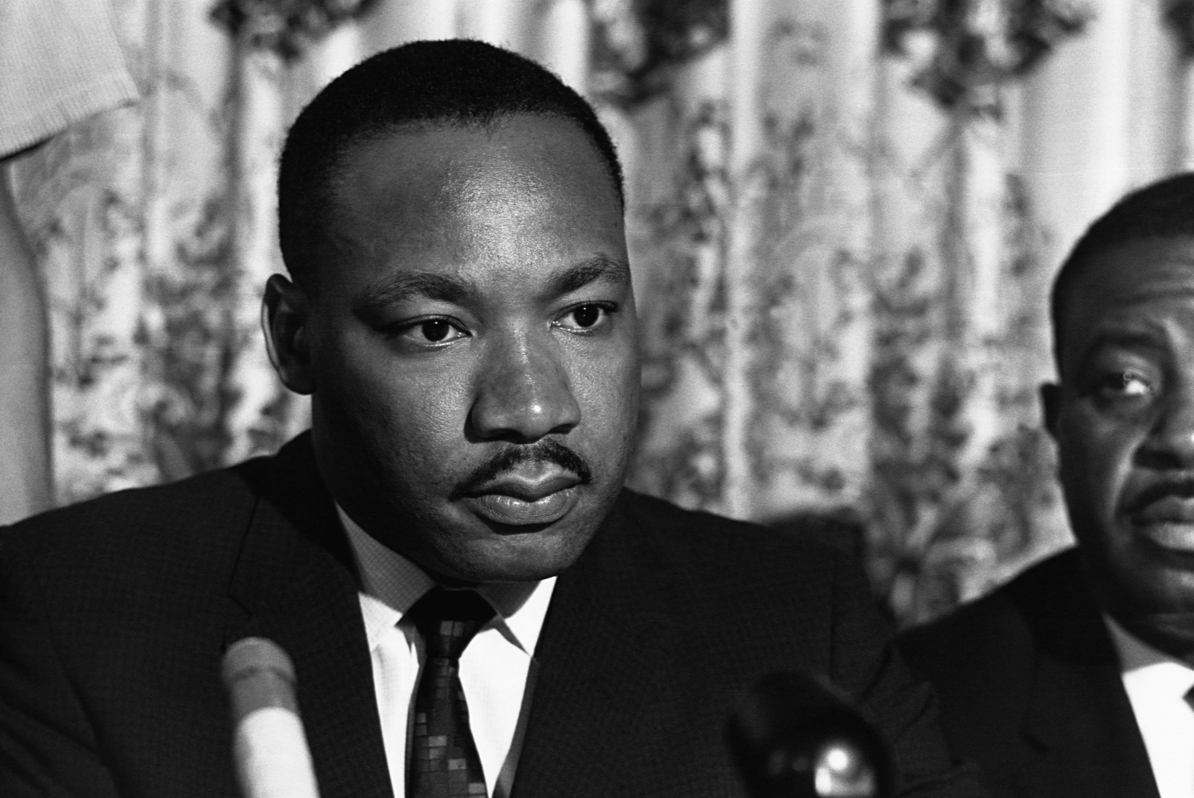 2405x1608 Historic Civil Rights Leader HD Wallpaper