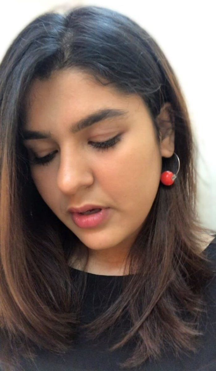 699x1200 Nidhi Bhanushali