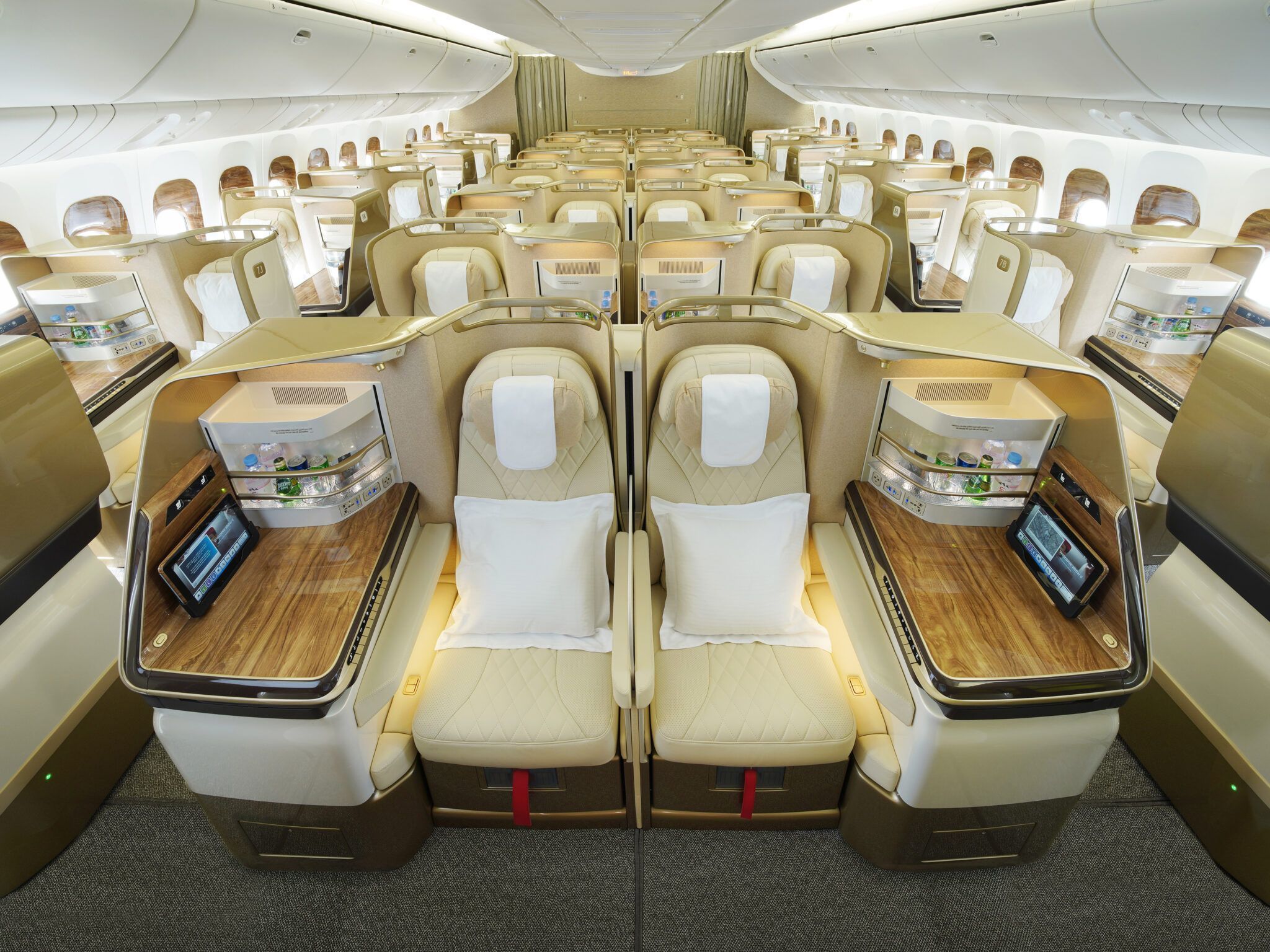 2048x1536 Emirates new 777 business class brings