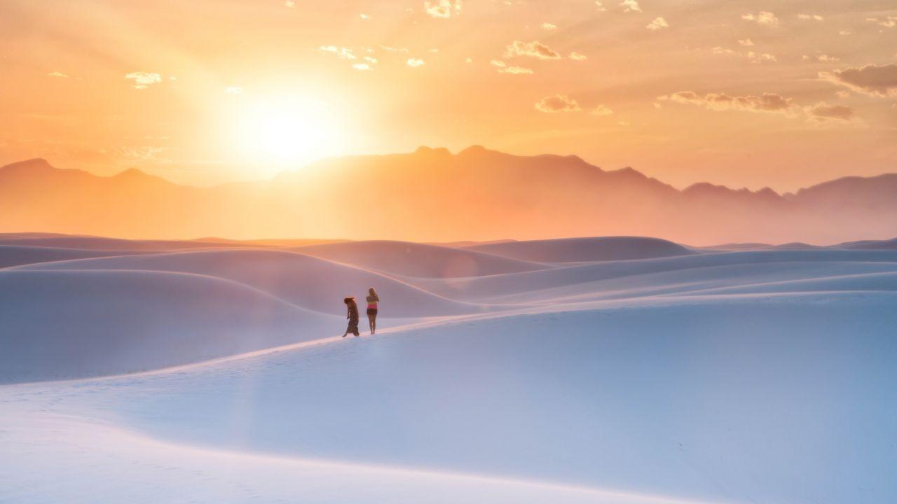 1280x720 Wallpaper Desert, Dunes, People. New Mexico, Sunlight, 4K
