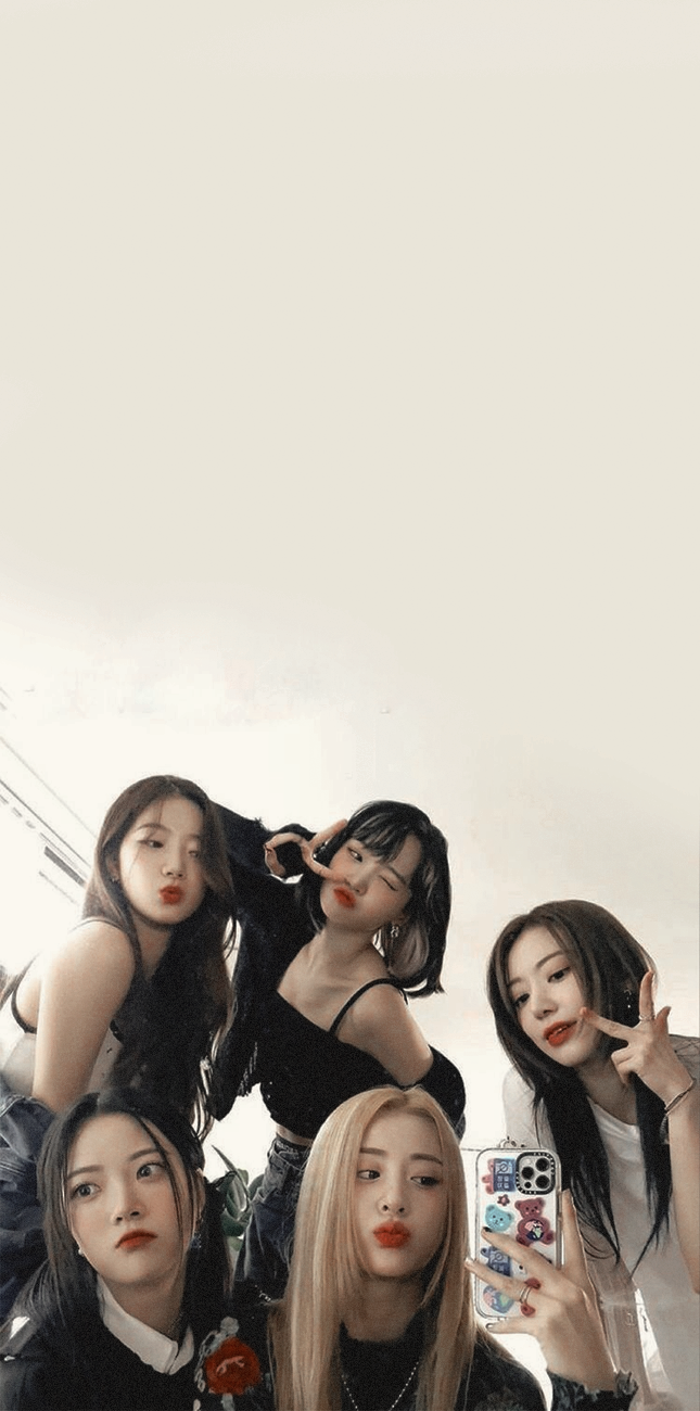 645x1300 le sserafim lockscreens! please like or