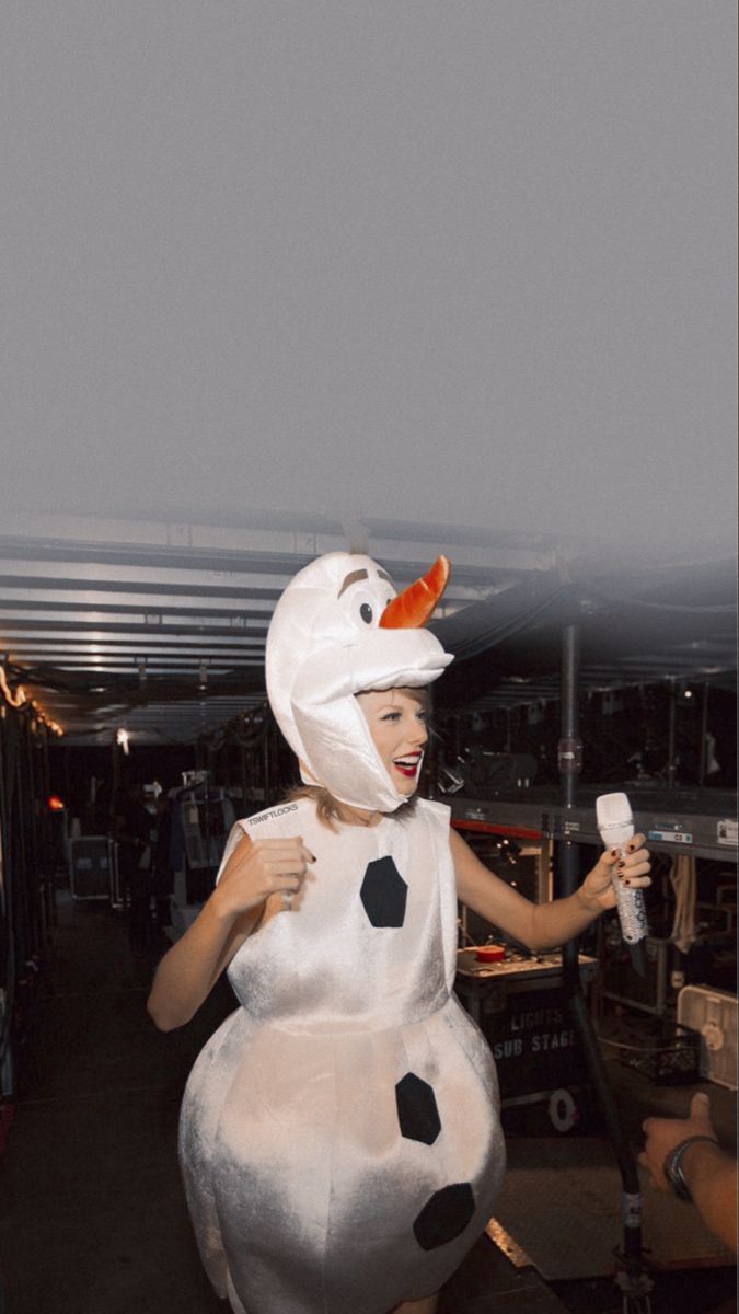 675x1200 taylor swift halloween wallpaper