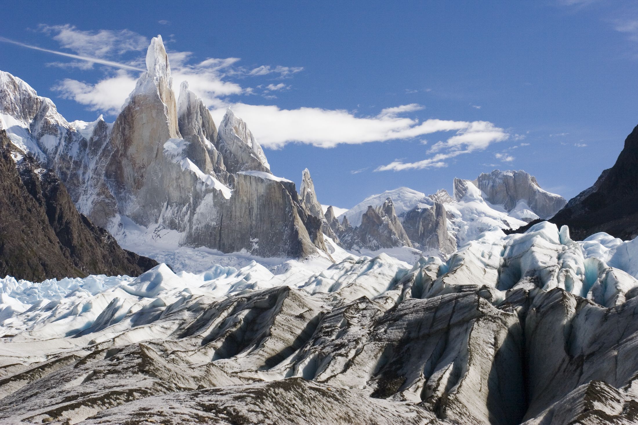 2200x1467 Breaking: Avalanche on Cerro Torre