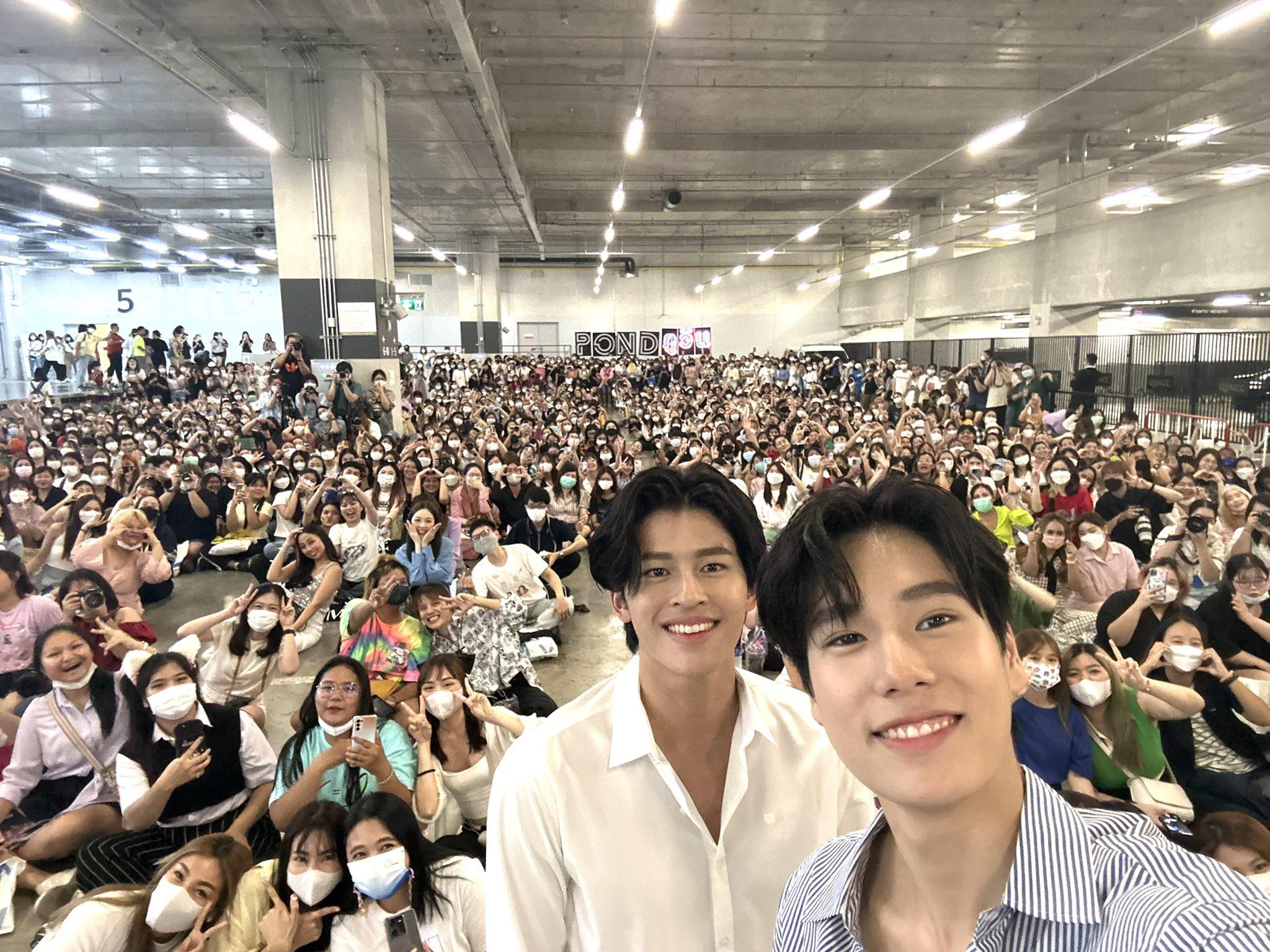 2048x1536 eighth day of the book fair