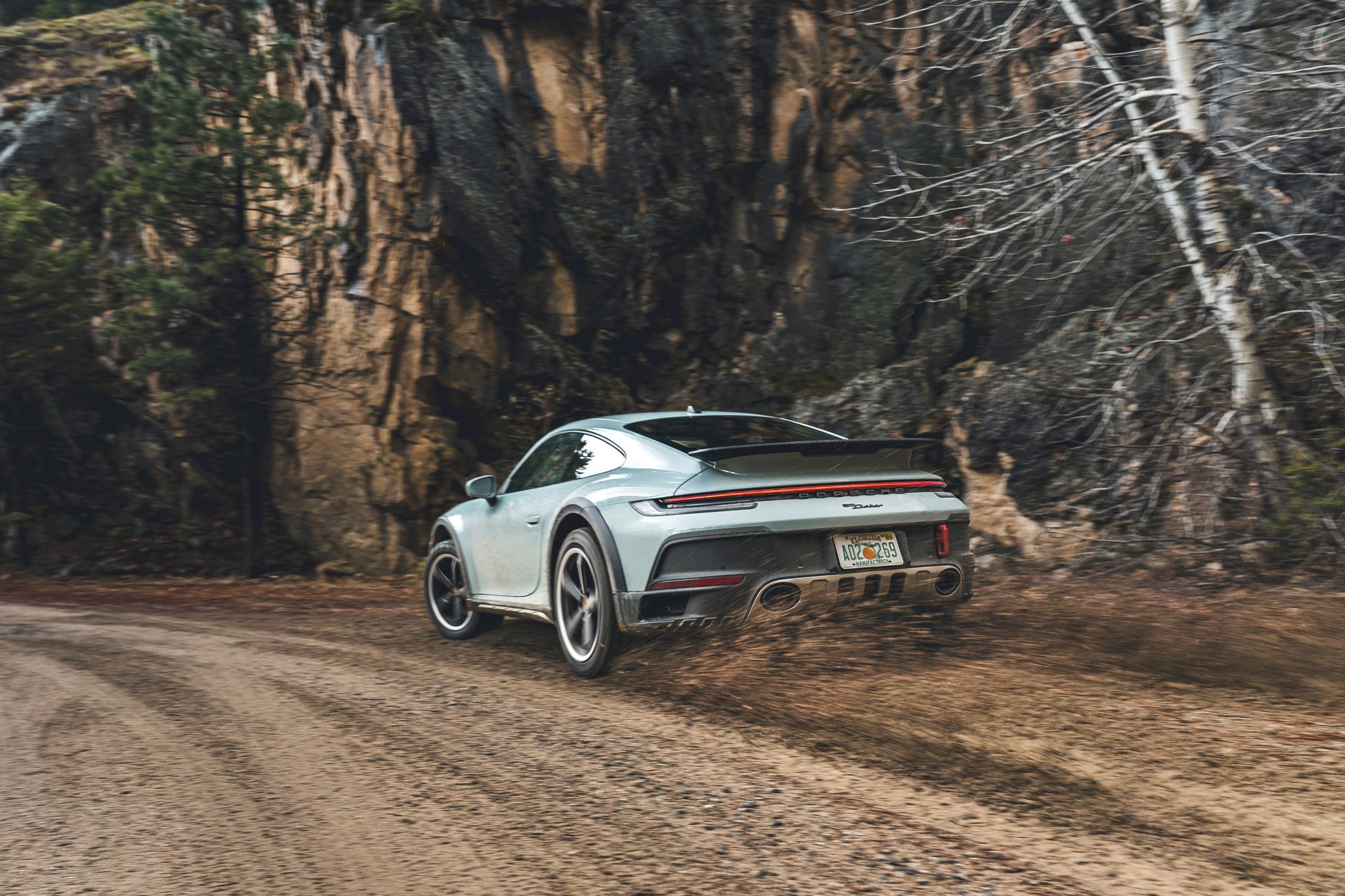 2250x1500 Porsche 911 Dakar Tested