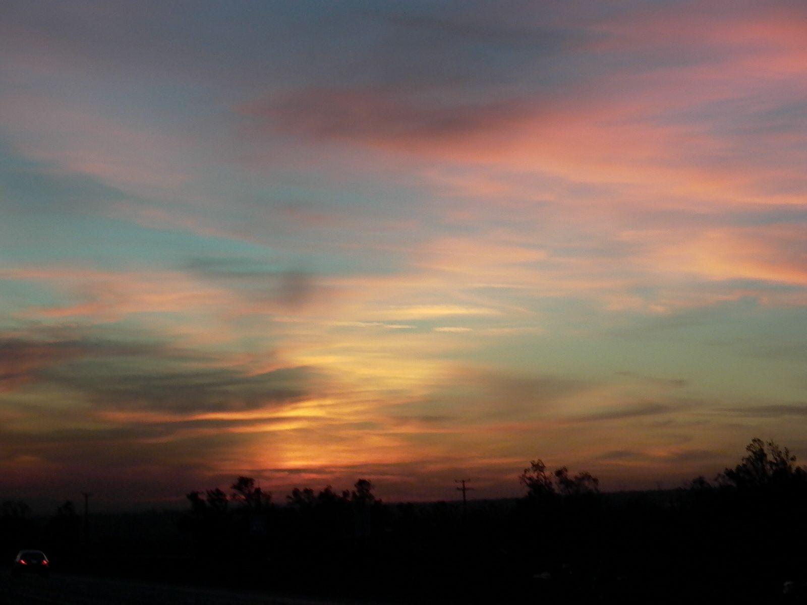 1600x1200 Sunset evening clouds wallpaperx1200