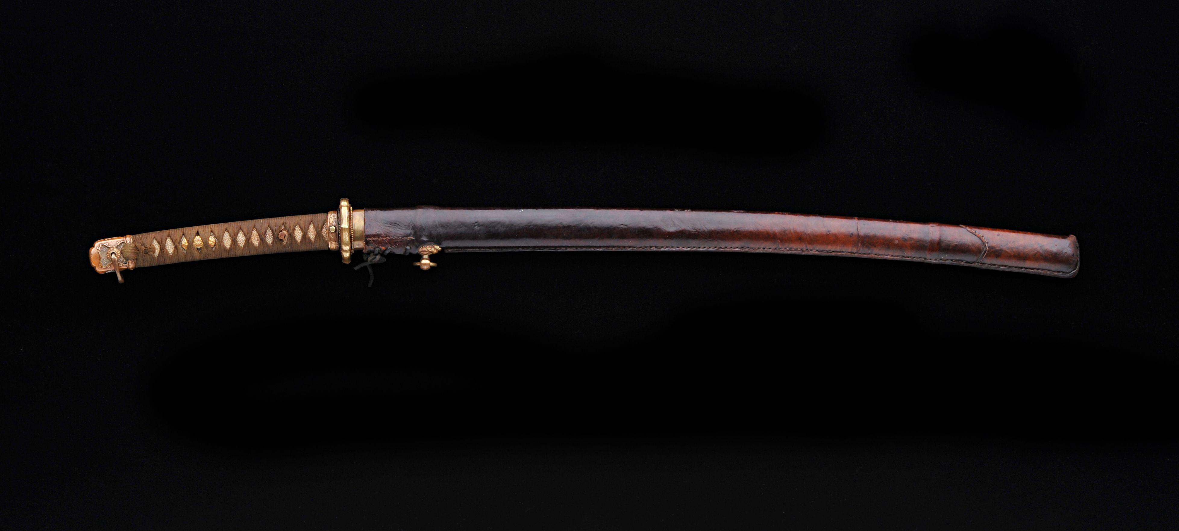 3913x1764 End of Edo Yoshitsugu Katana with WWII Officer's Leather Scabbard