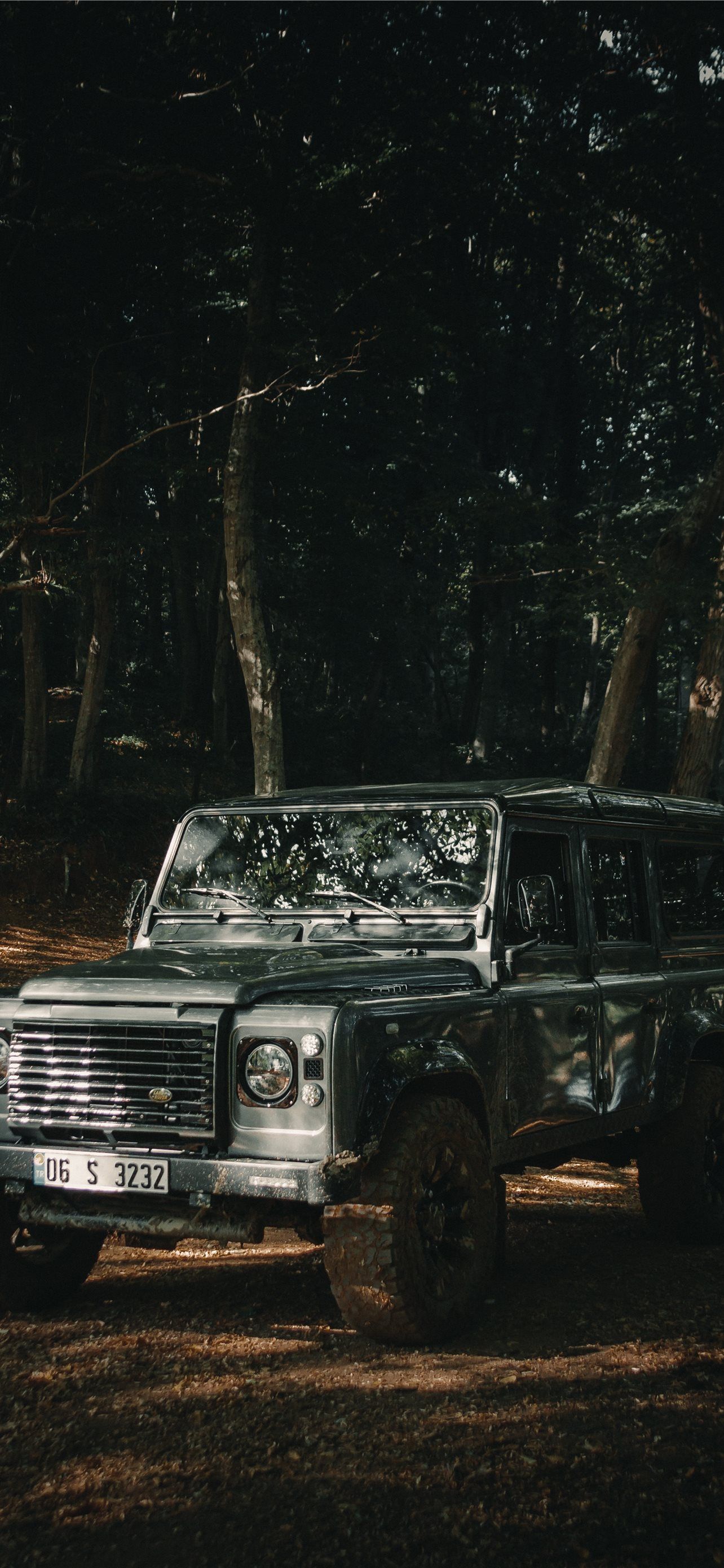 1284x2778 land rover defender iPhone Wallpaper