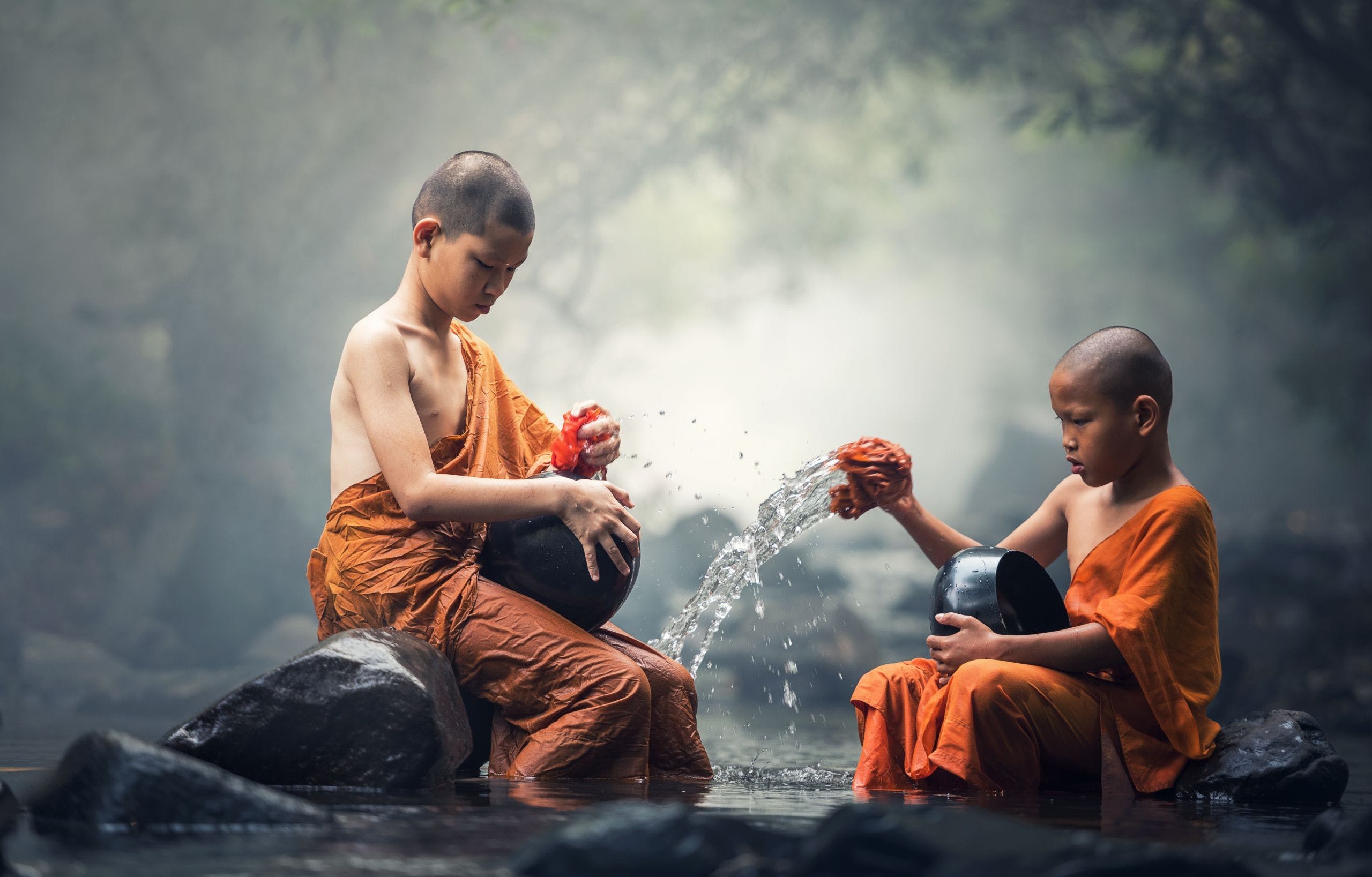 2560x1637 HD Buddhist Ritual Water Wallpaper