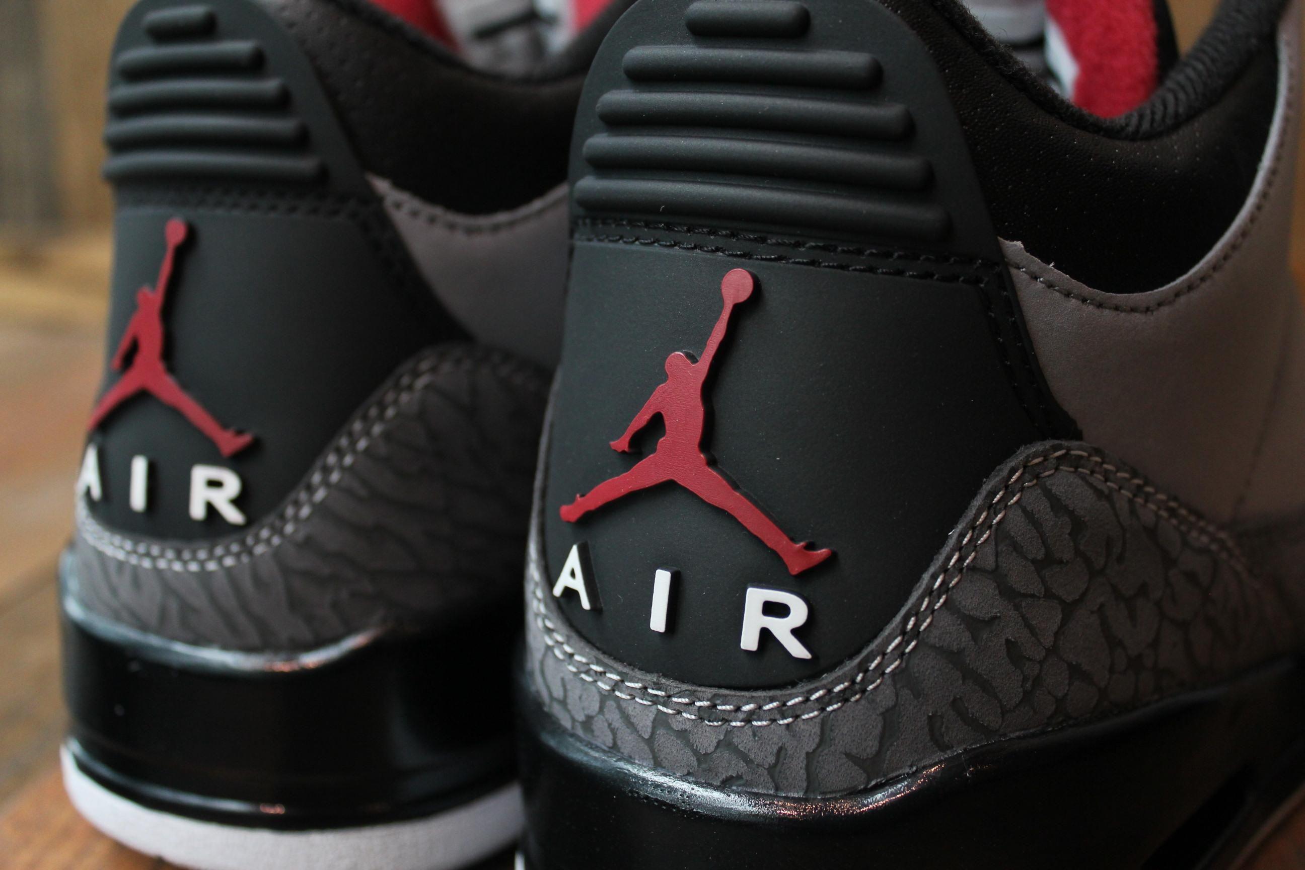 2592x1728 Jordan Shoes Wallpaper HD