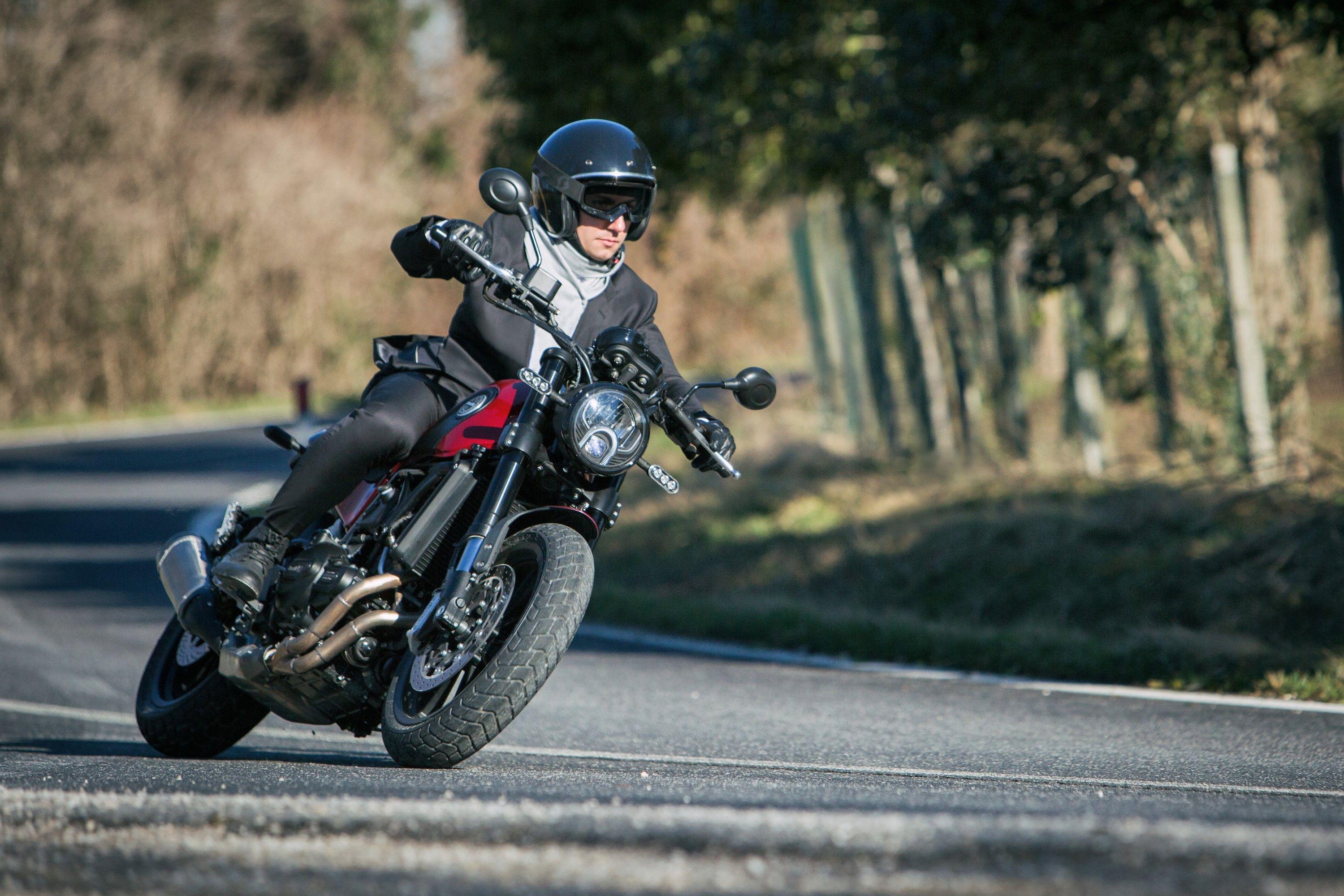 2999x2000 2018 Benelli Leoncino Picture, Photo, Wallpaper