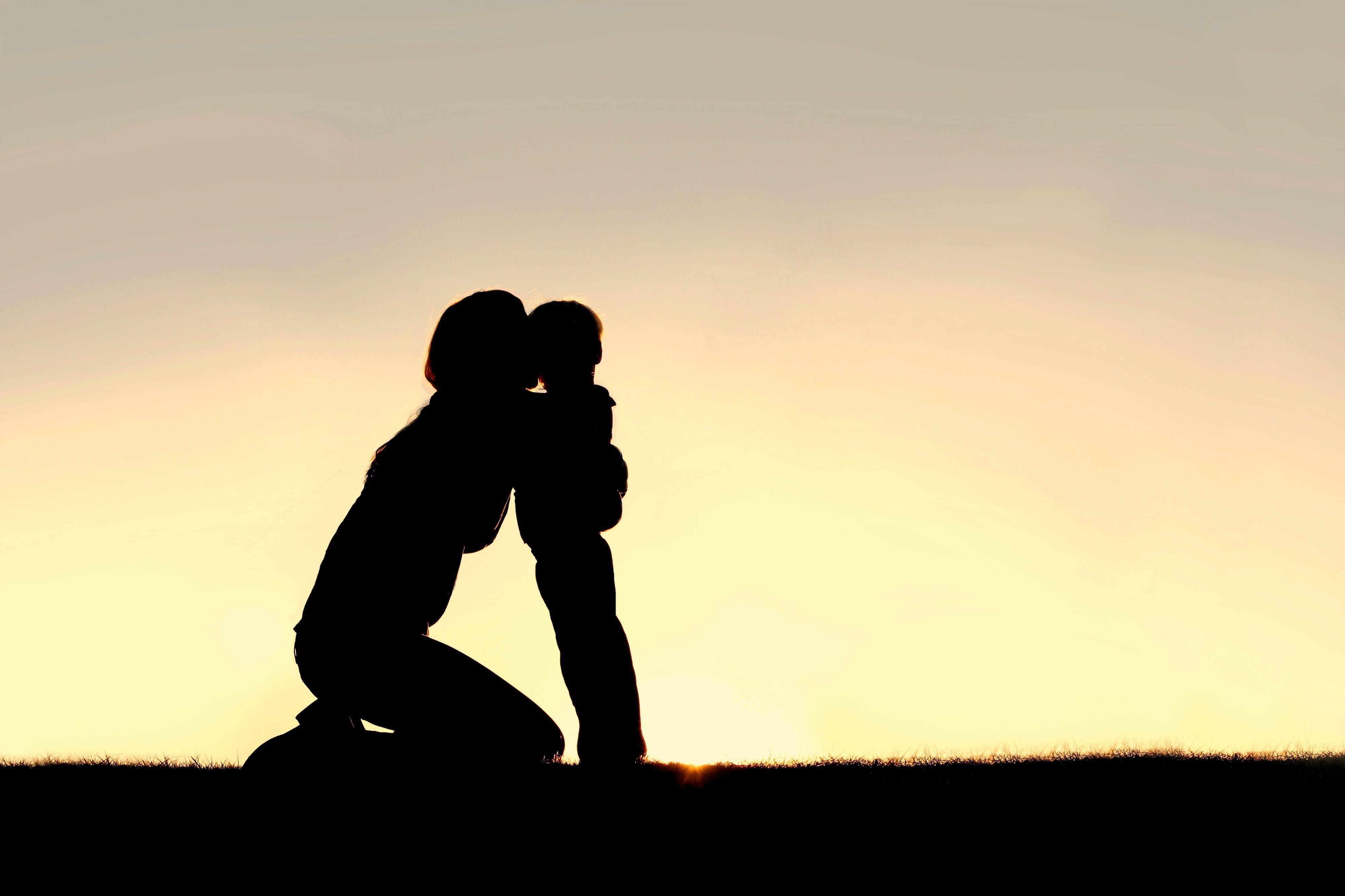4000x2666 Hug hugging couple love mood people men women happy mother