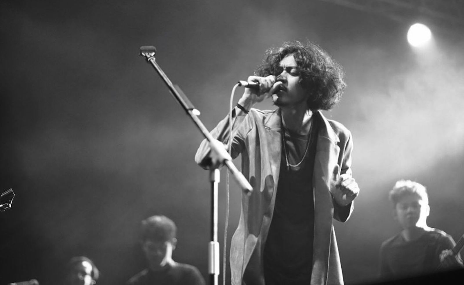 1600x985 Pamungkas: Flying Solo Album Review