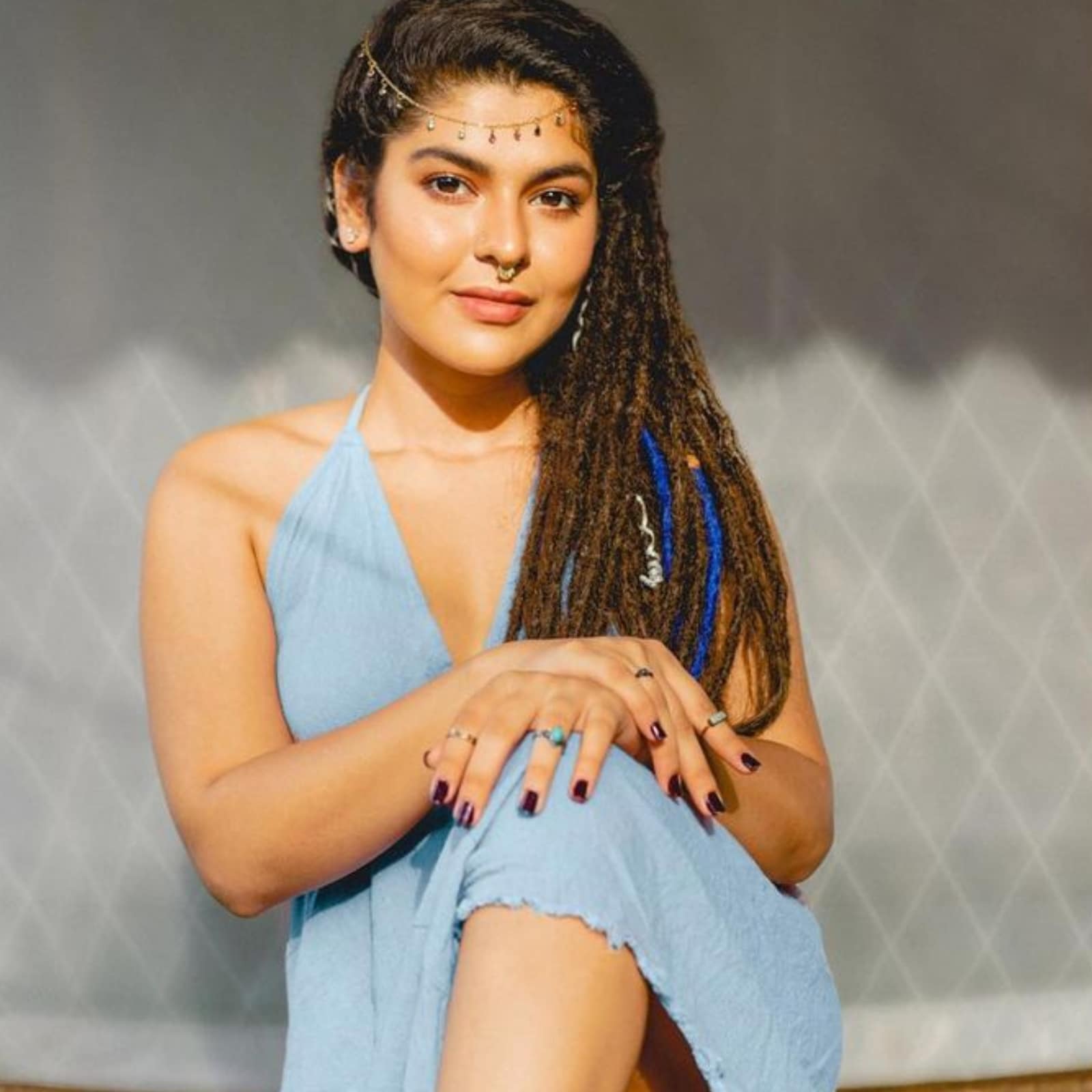 1600x1600 Nidhi Bhanushali Wallpaper