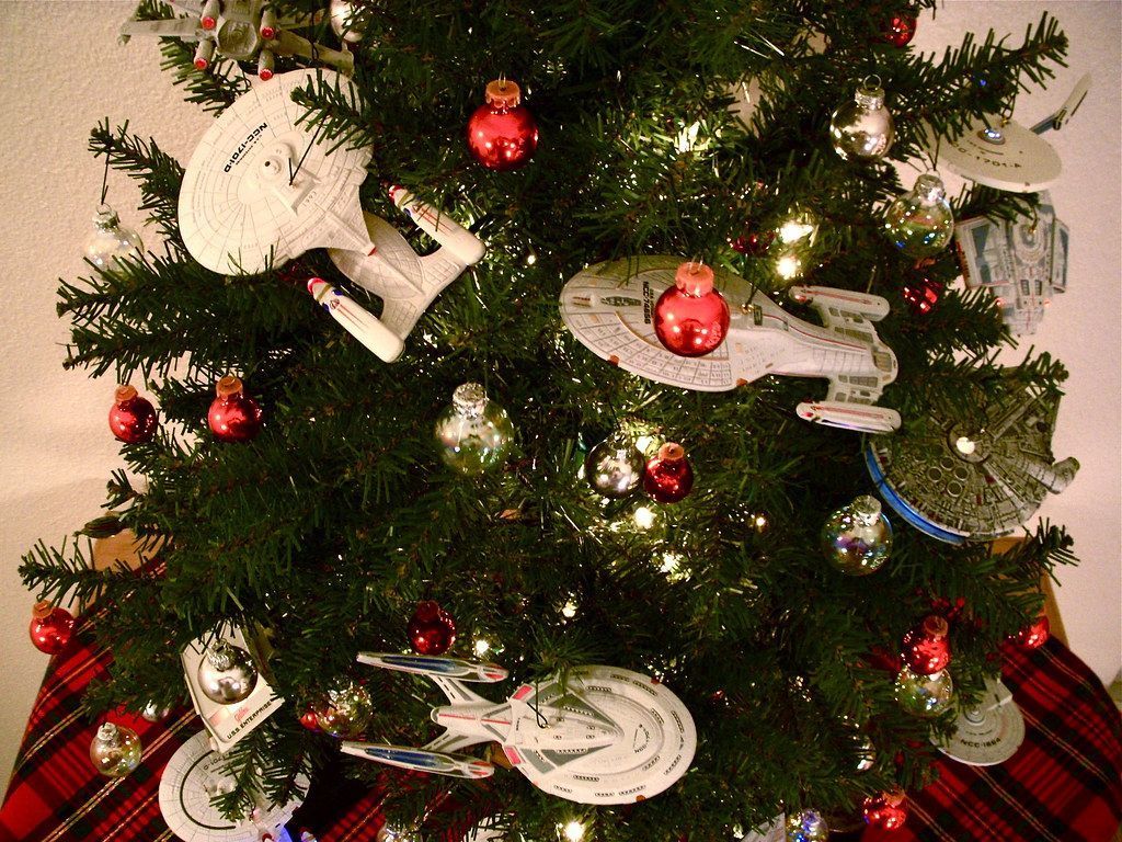 1024x768 Starship Christmas Tree 6. My geeky
