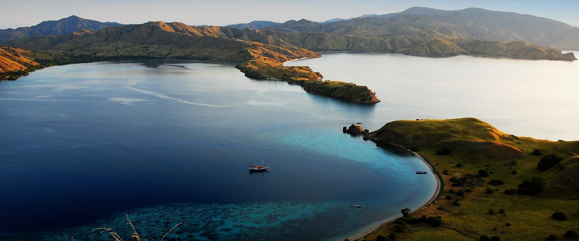 1920x800 Liveaboards in Komodo National Park