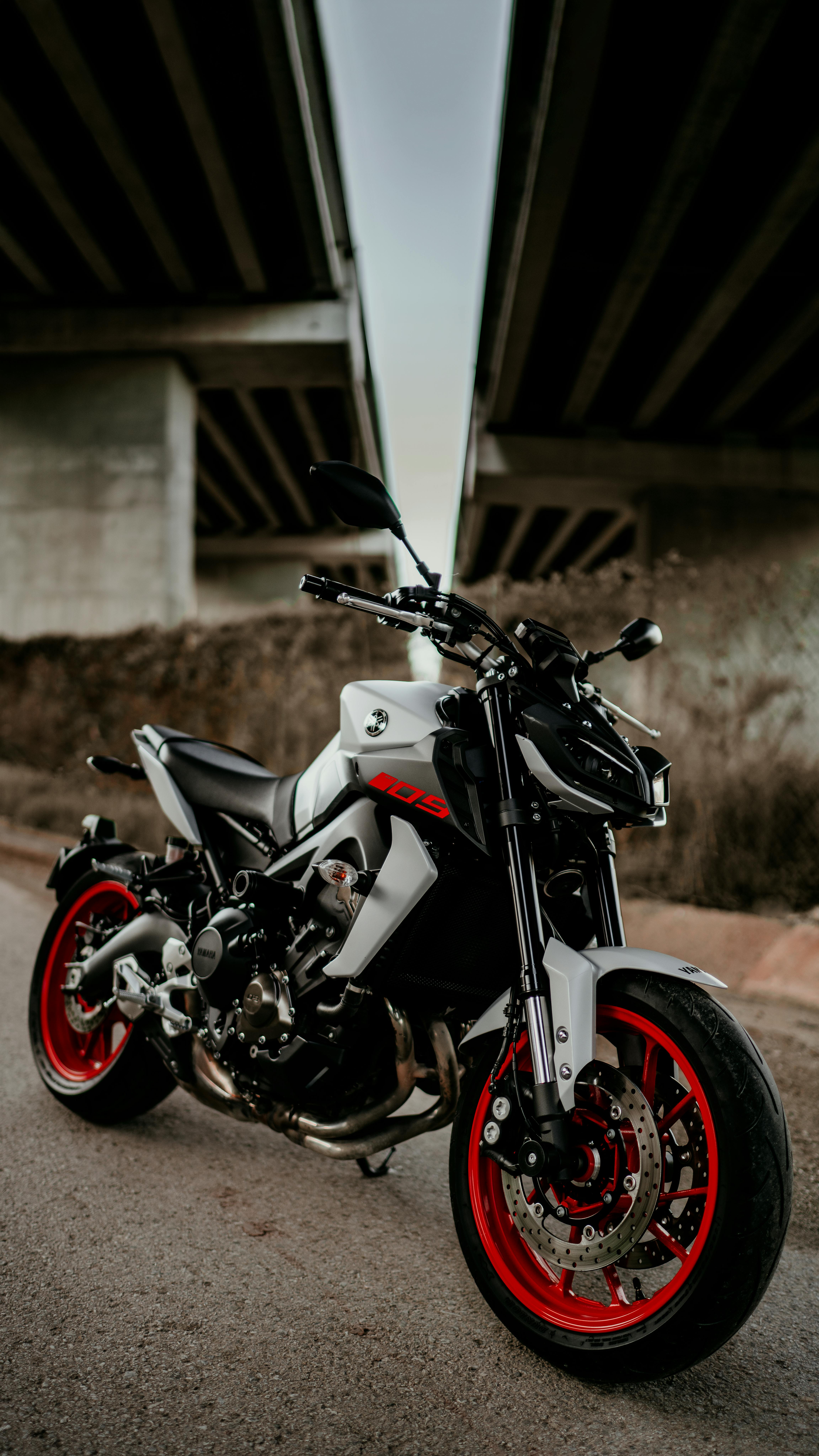 4607x8192 Yamaha MT 09 Motorcycle · Free