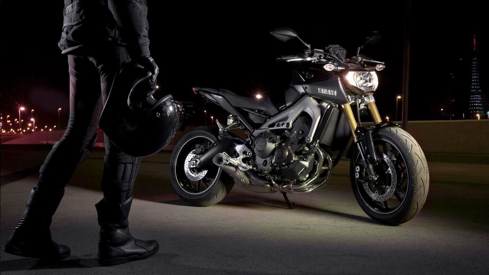 1600x900 Yamaha MT 09 Side View