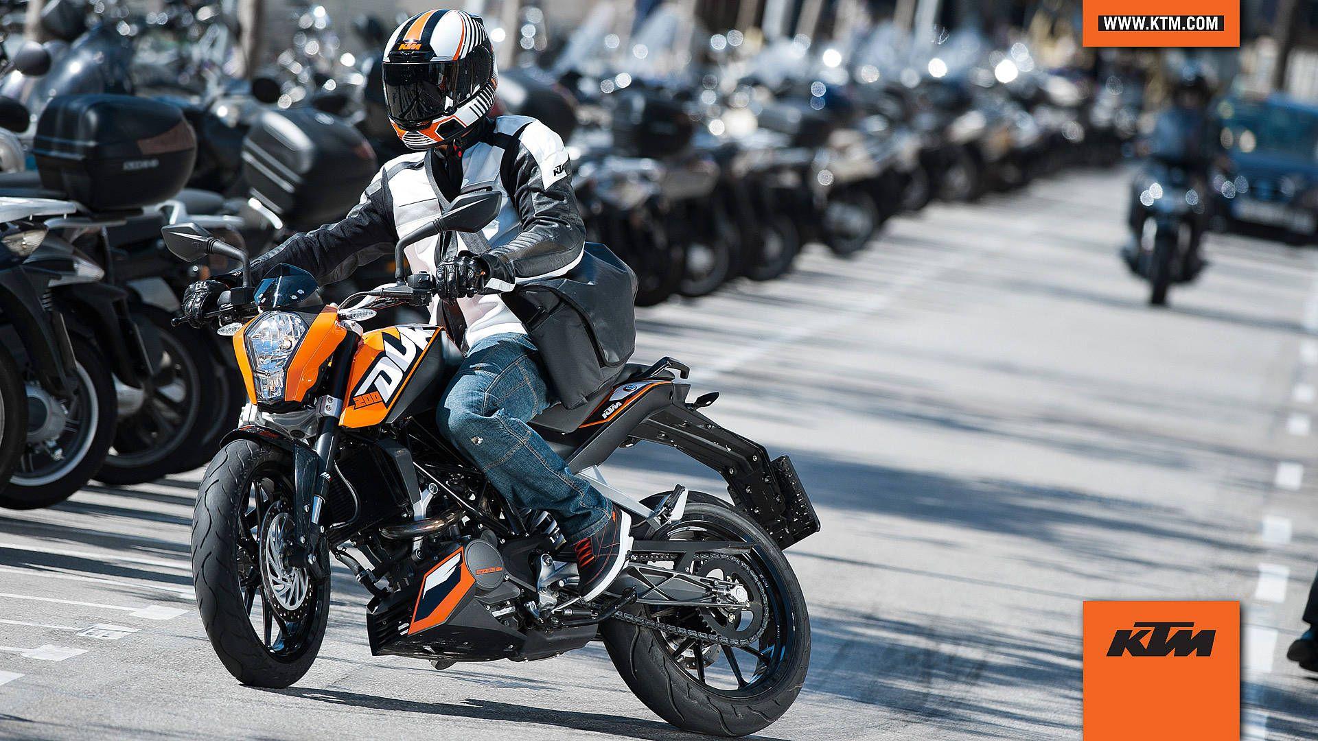 1920x1080 KTM Duke 200 in Motion