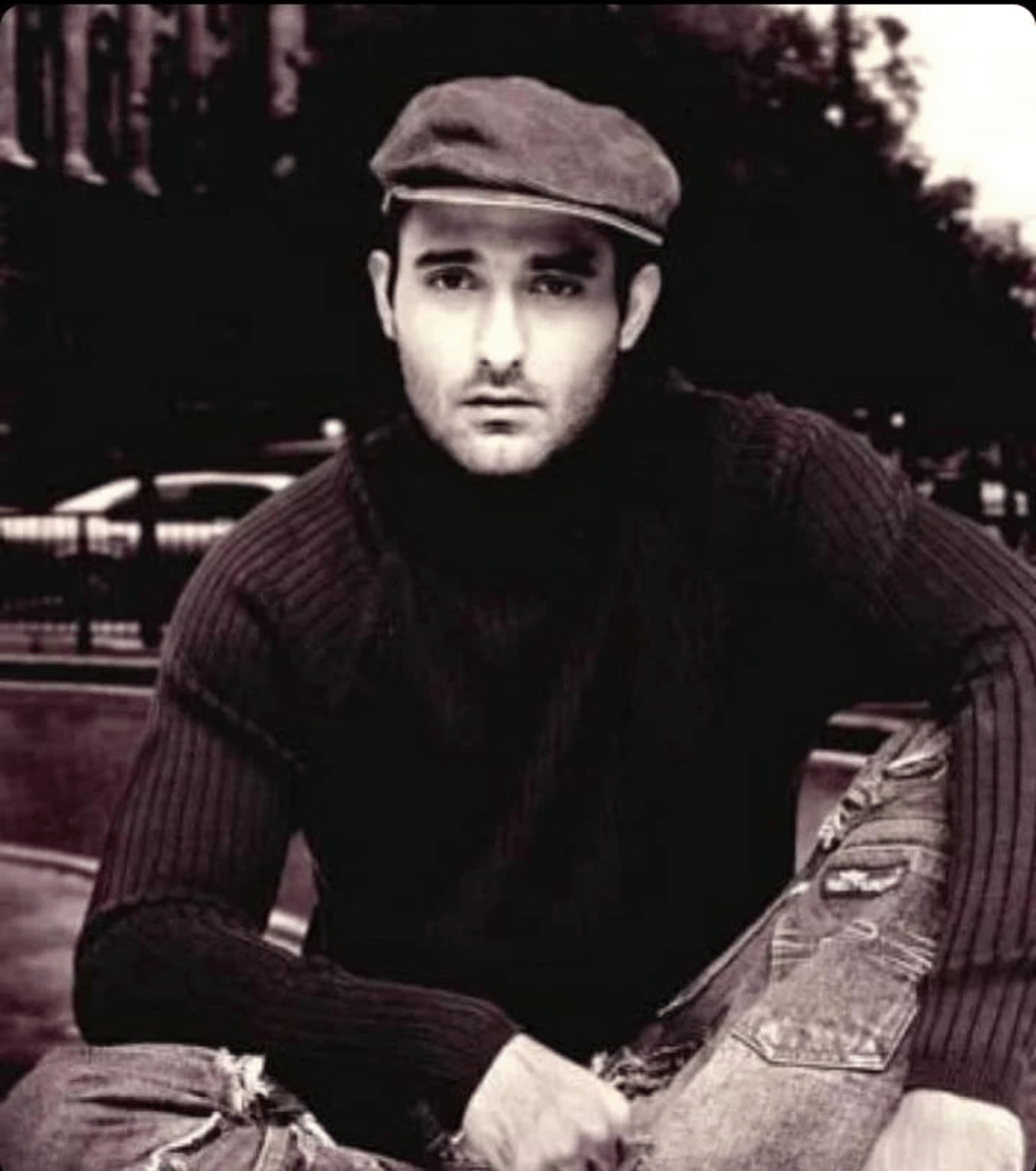 1080x1220 What's the best look of Akshaye Khanna