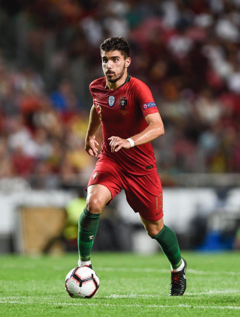 912x1200 Rúben Neves Wallpaper