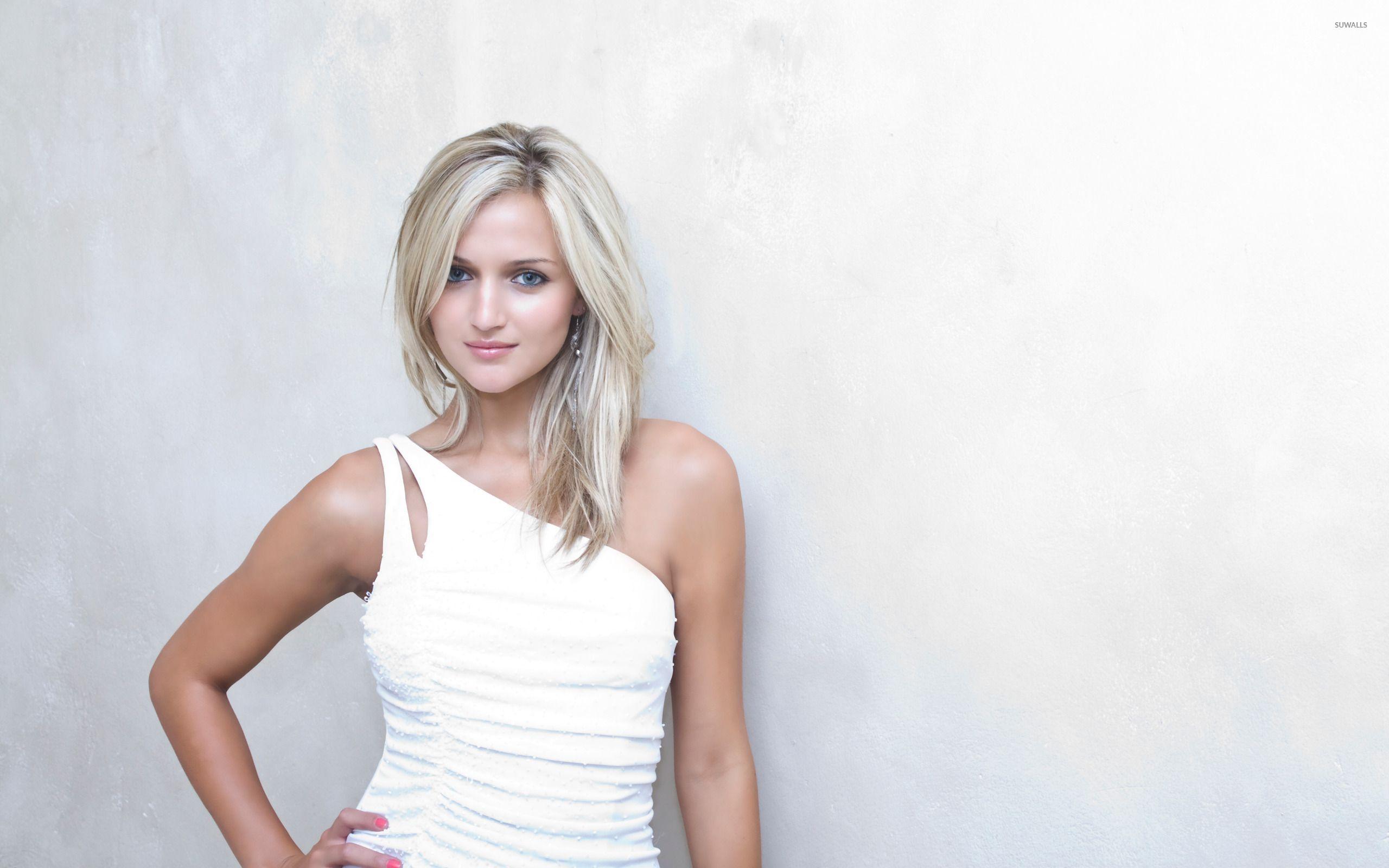 2560x1600 Beautiful blonde wallpaper wallpaper