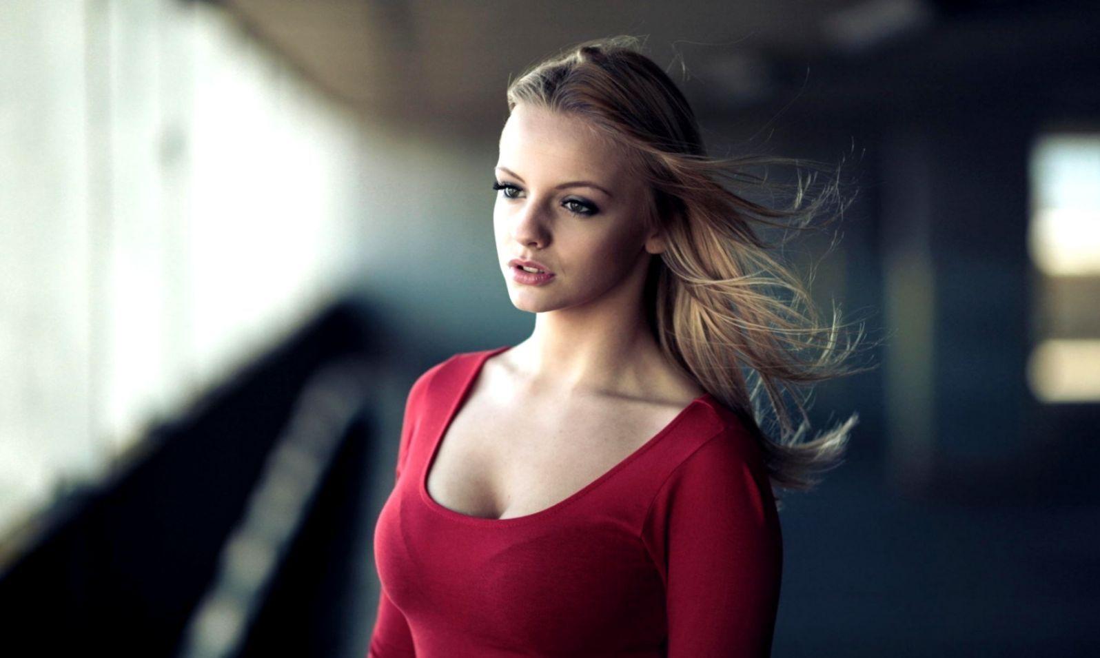 1596x955 Beautiful Girl Blonde Dress HD Wallpaper