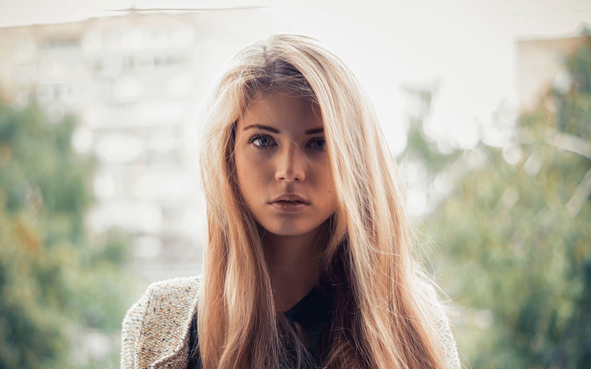 1920x1200 Blonde Wallpaper Deskx1200