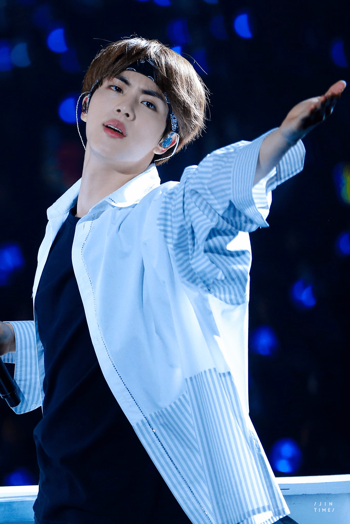 1366x2048 Flying Kiss Guy