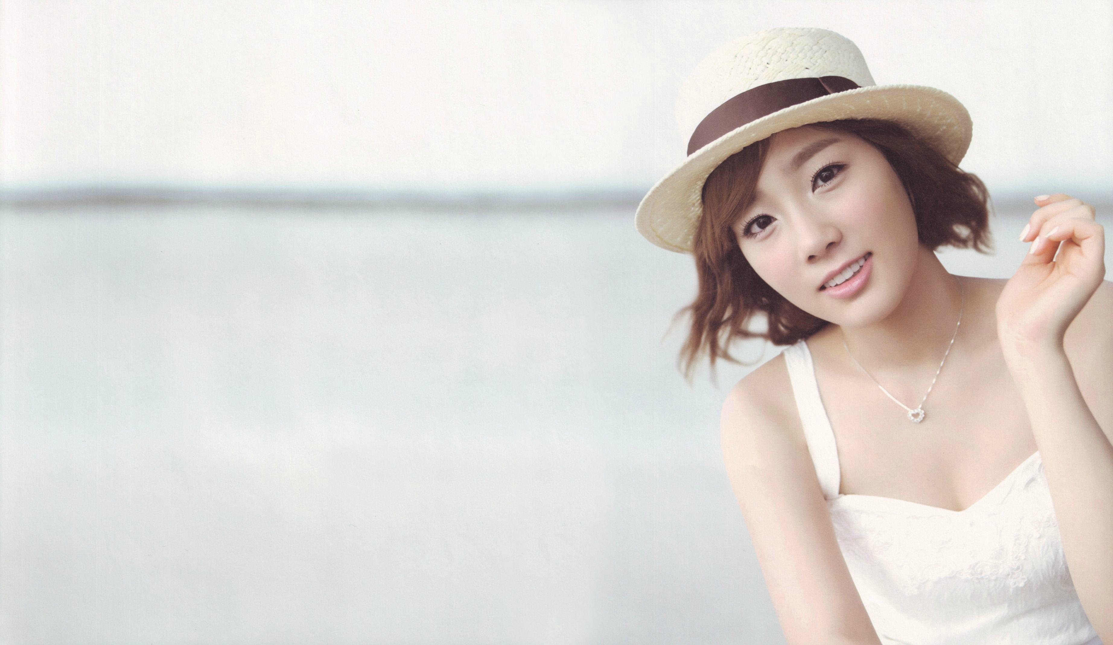3689x2138 Taeyeon Wallpaper!