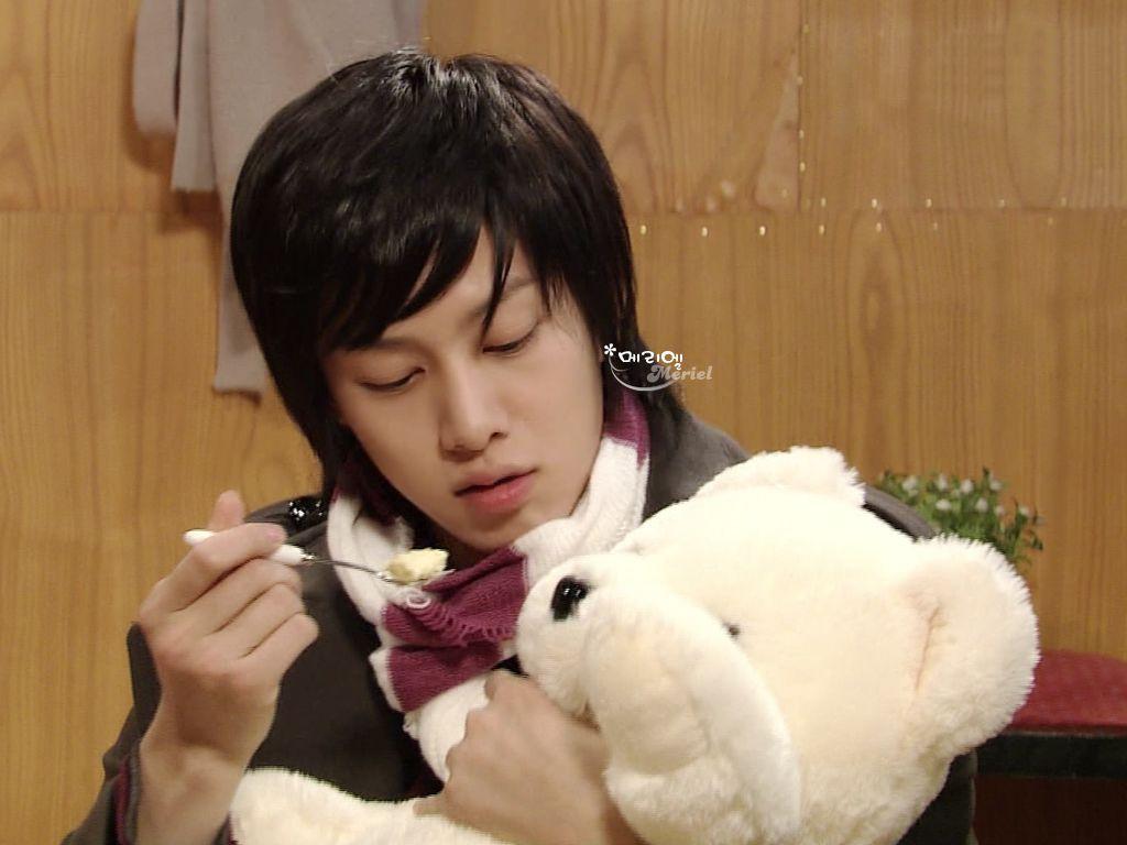 1024x768 Facts About Heechul