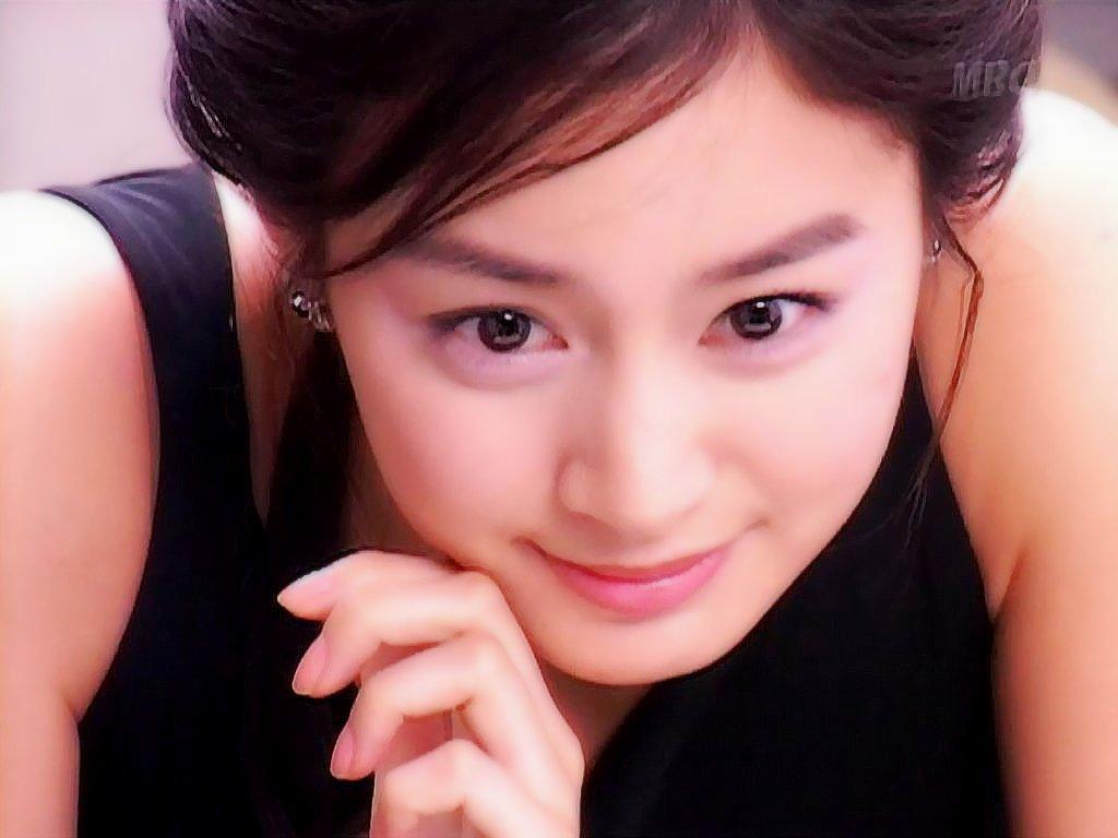 1024x768 Kim Tae Hee Wallpaper