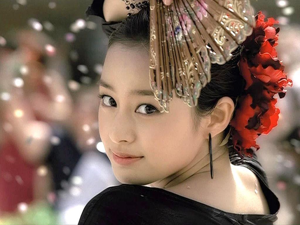 1024x768 Kim Tae Hee wallpaper
