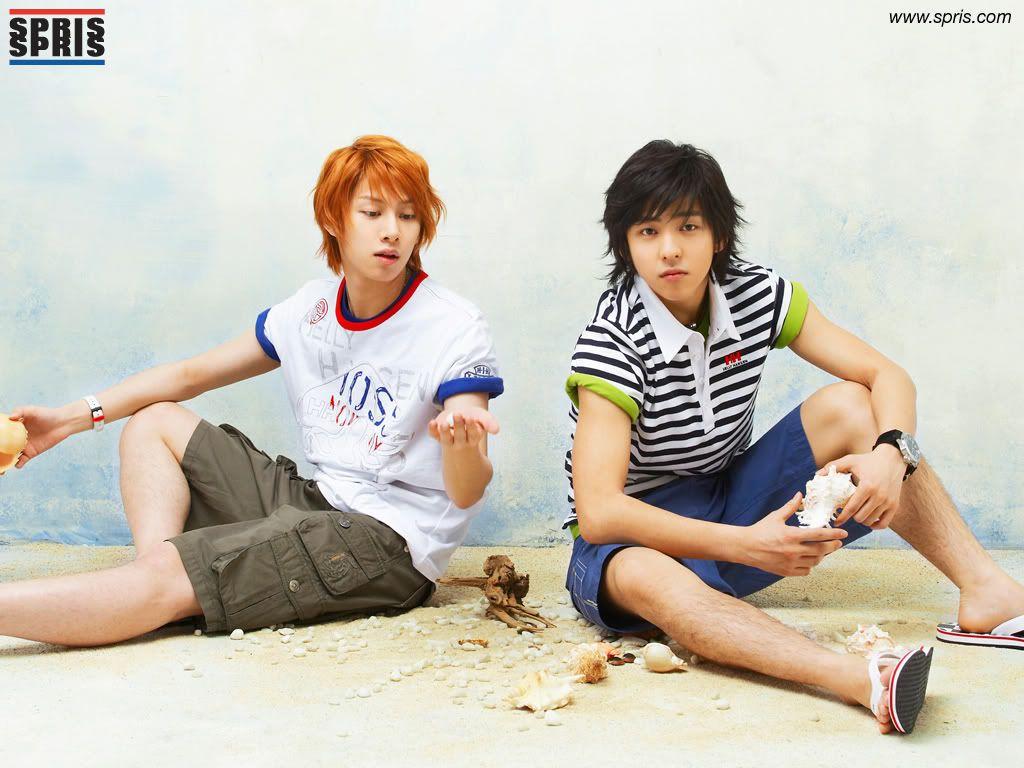1024x768 Super Junior (Heechul & Kibum)